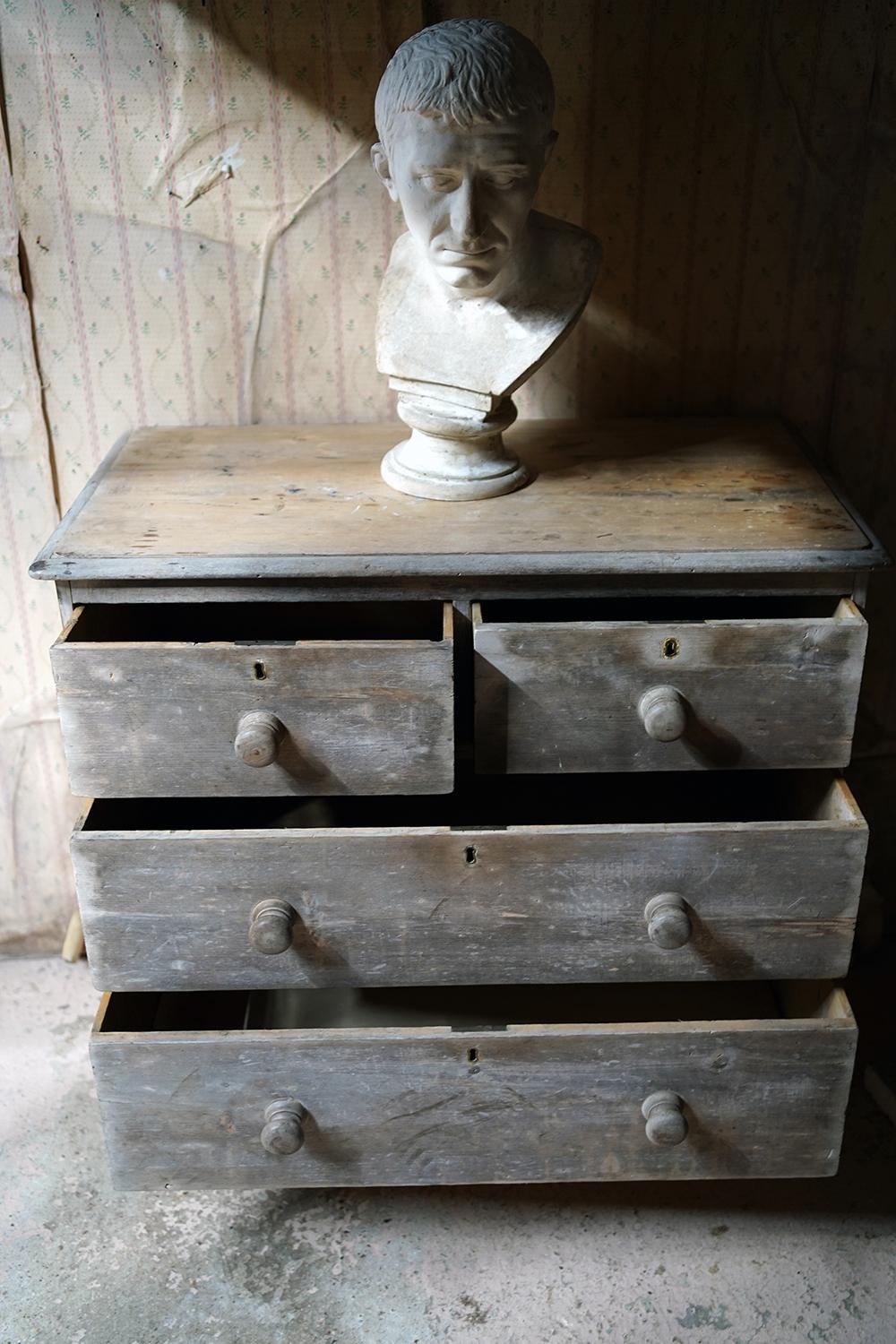 Late 19thC Bleached Pine Chest of Drawers, c.1900 In Good Condition In Bedford, Bedfordshire