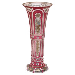Vase en verre opalin et rose de Bohème de la fin du XIXe siècle