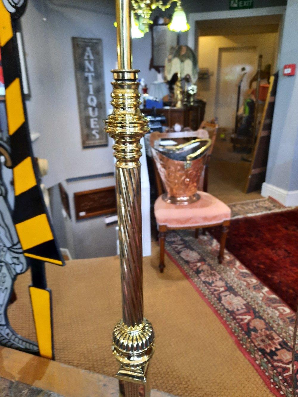 Late 19th Cetury Brass Extending Standard Oil Lamp with Gadrooned Square Base Reeded Square Column Base with Twisted Top - By Joseph Hinks, Birmingham - 22