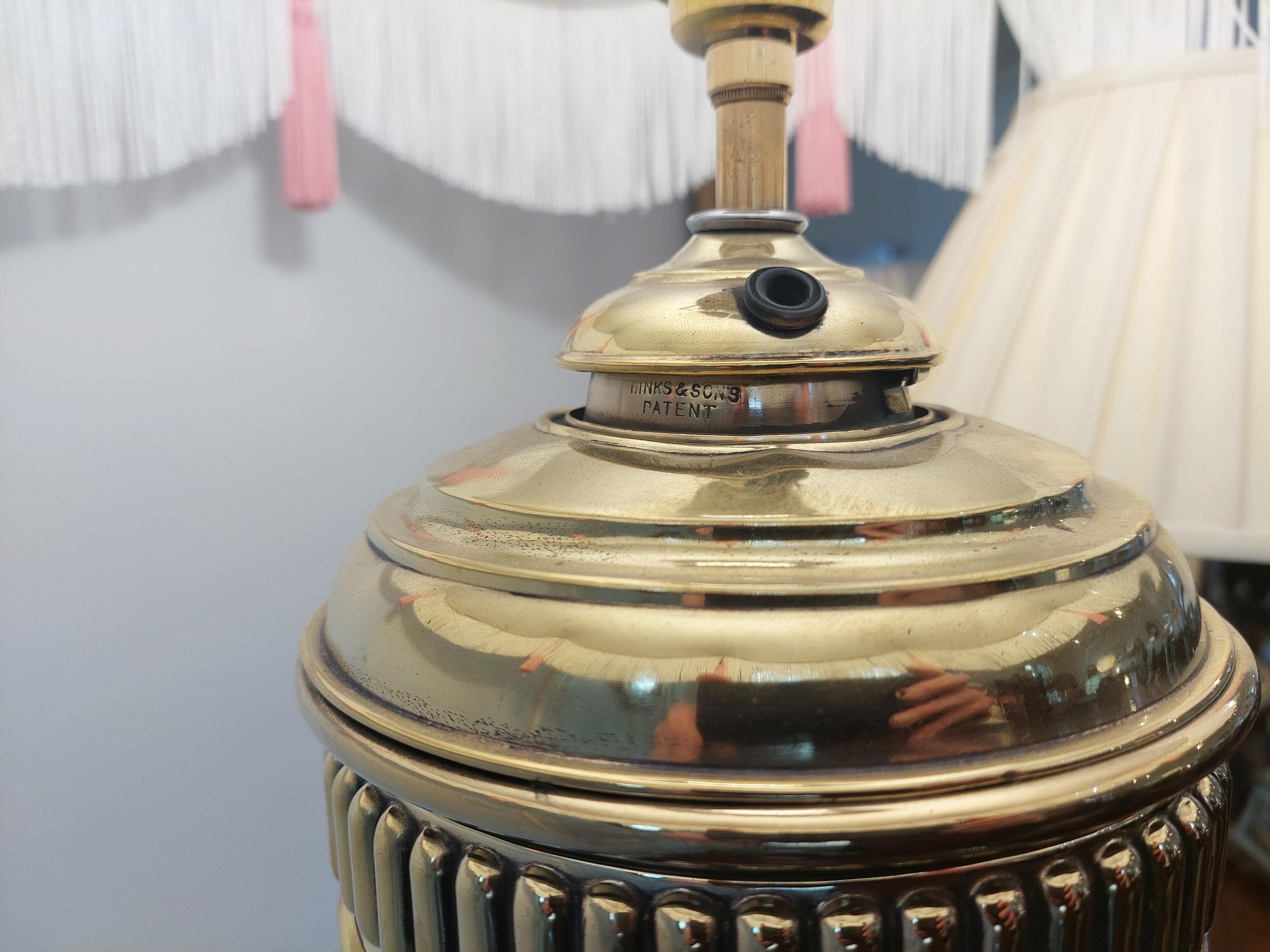 Laiton Lampe à huile standard à rallonge en laiton de la fin du 19e siècle en vente