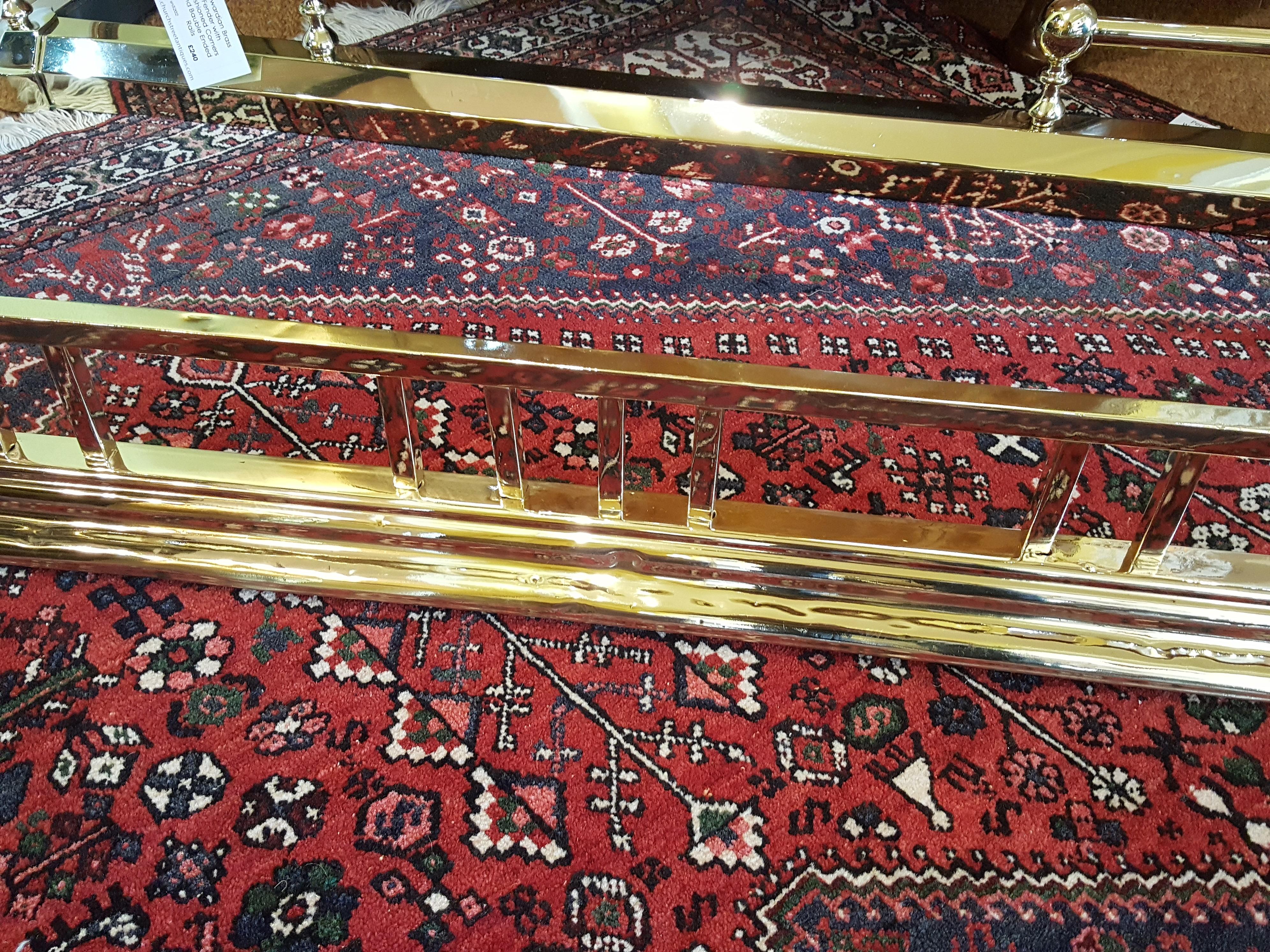 Late 19th Century Brass Fender In Fair Condition For Sale In Altrincham, Cheshire