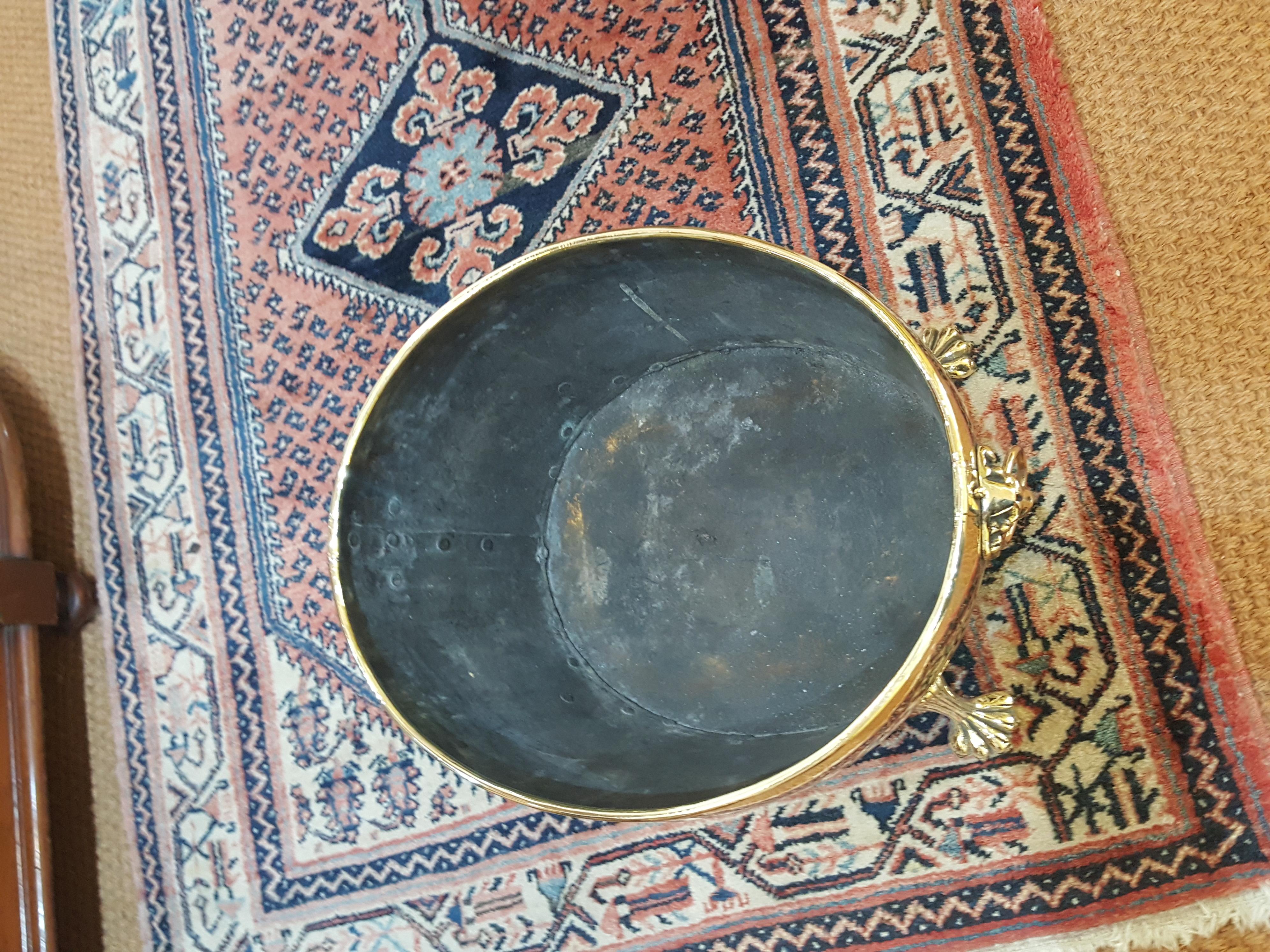 Late 19th Century Brass Log Bucket In Good Condition For Sale In Altrincham, Cheshire