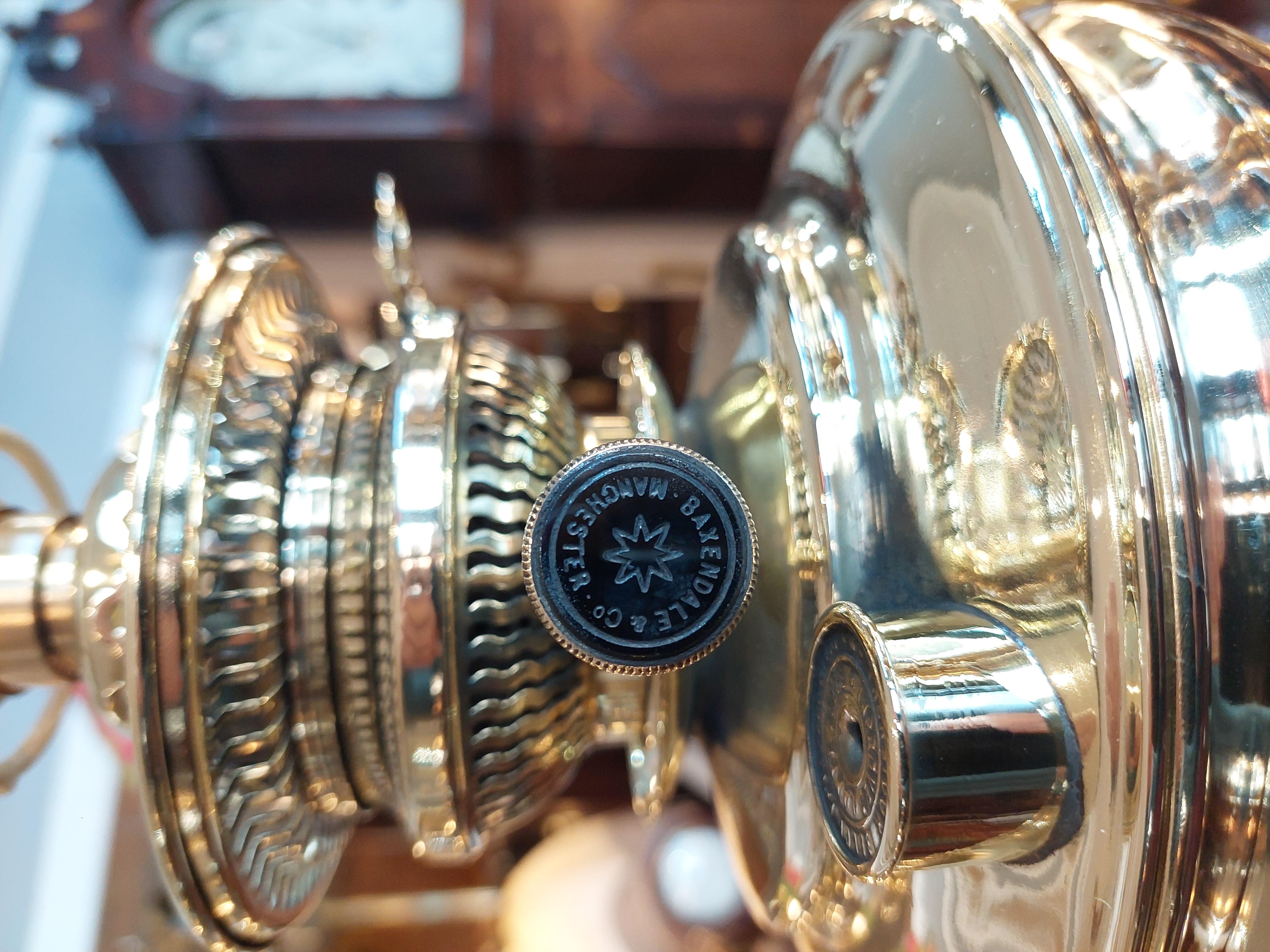 Lampe à huile en laiton à colonne corinthienne de la fin du XIXe siècle en vente 6