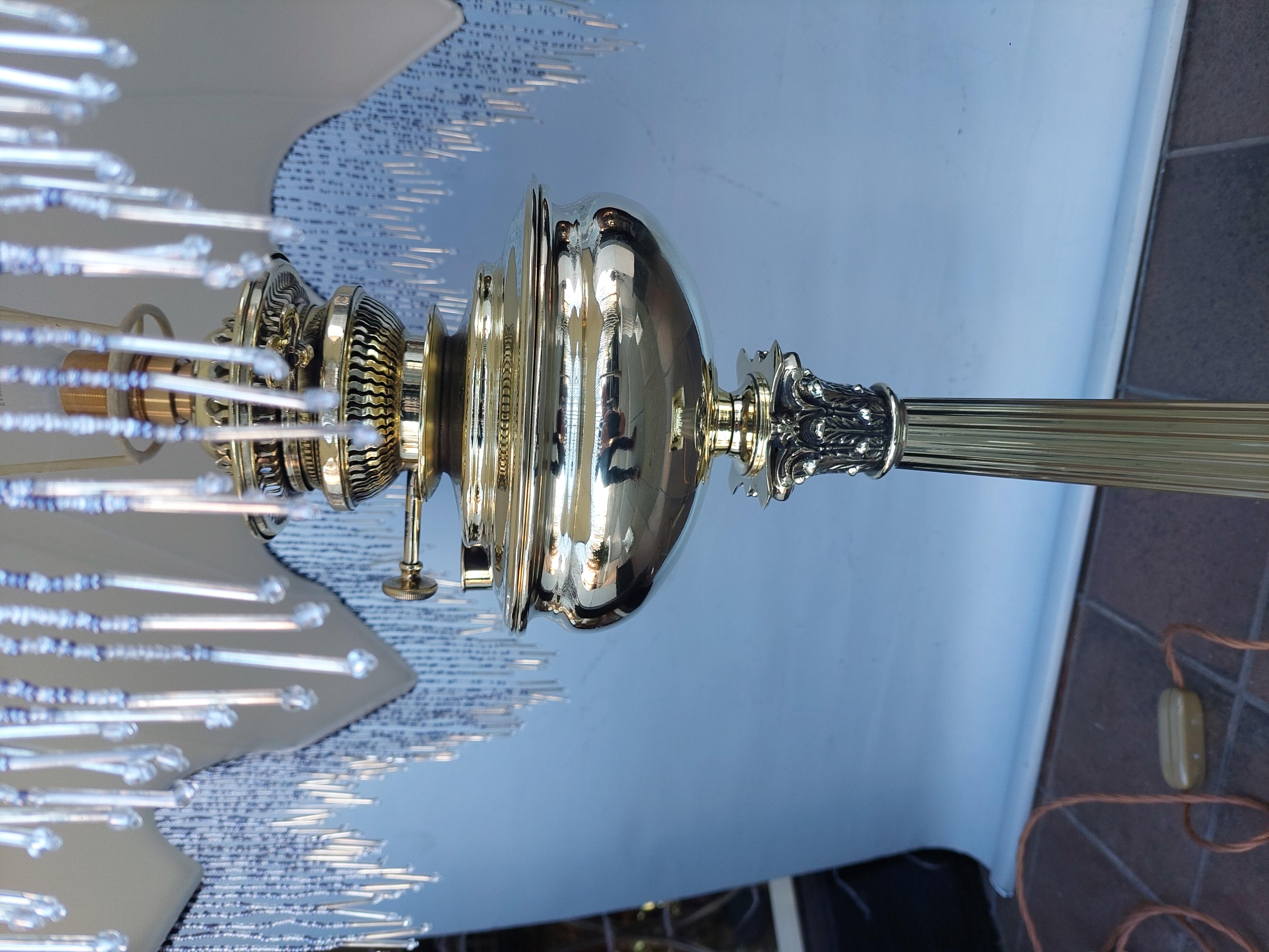 Lampe à huile en laiton à colonne corinthienne de la fin du XIXe siècle Bon état - En vente à Altrincham, GB