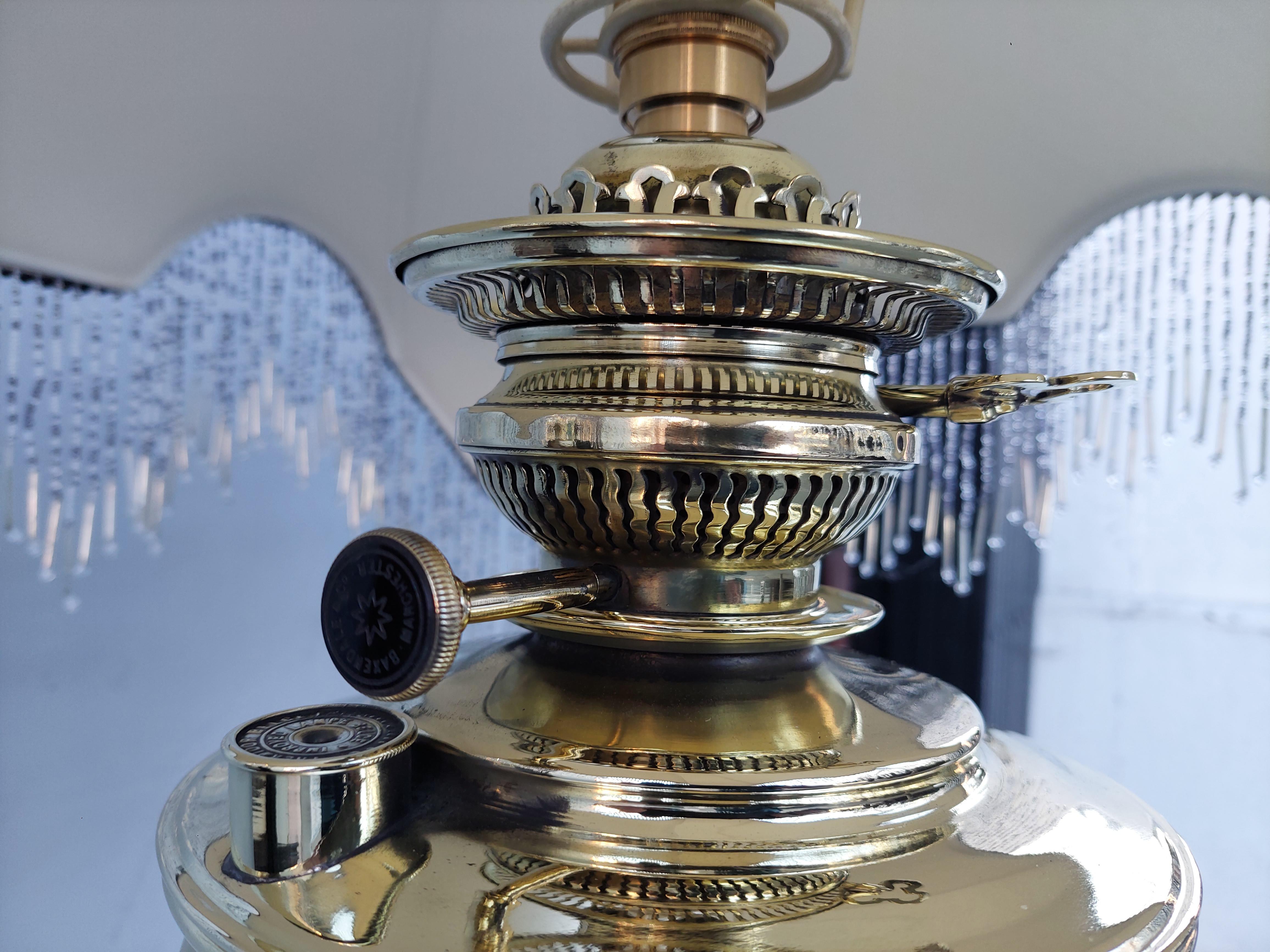 Lampe à huile en laiton à colonne corinthienne de la fin du XIXe siècle en vente 2