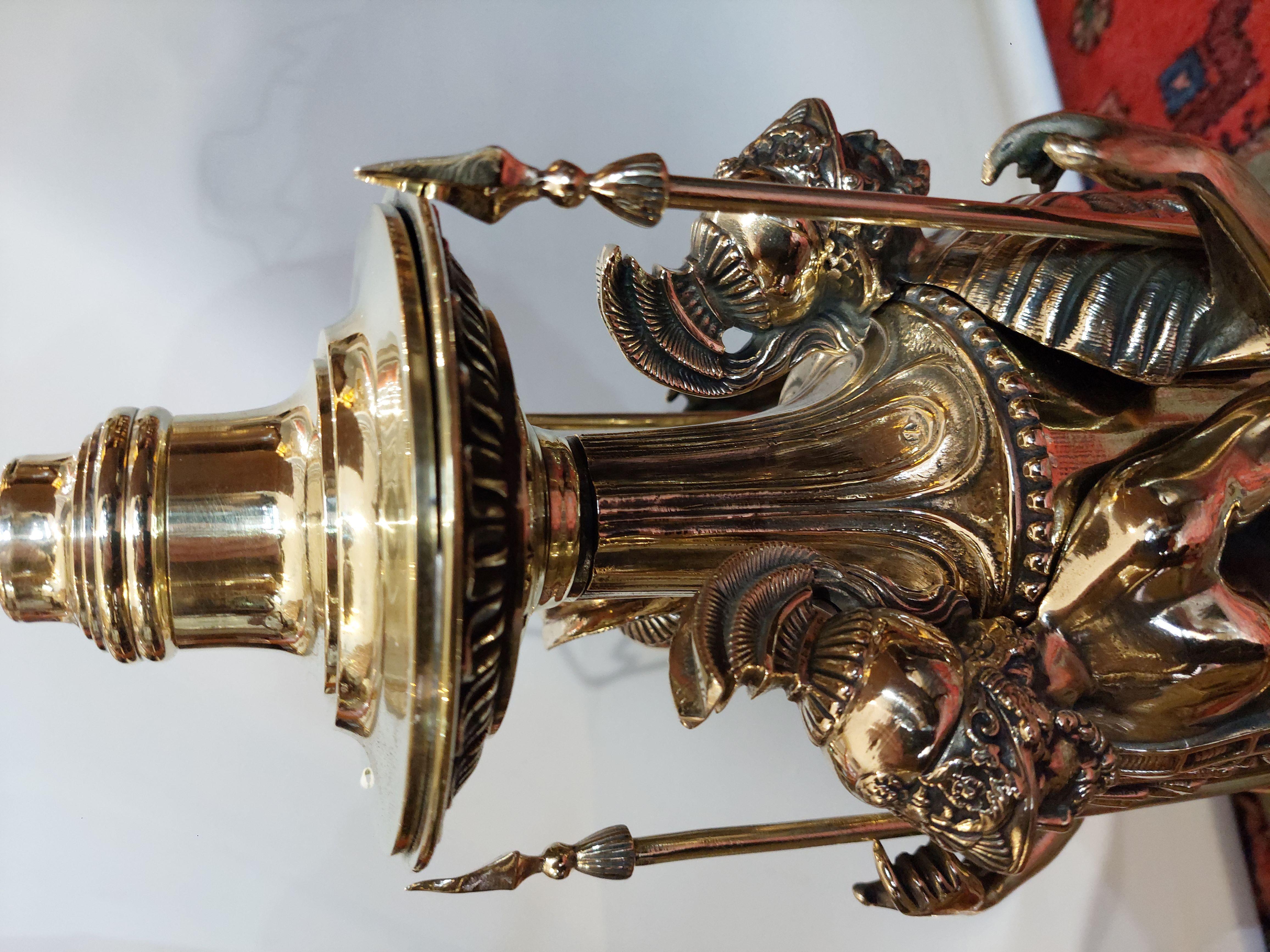 Laiton Lampe à huile en laiton de la fin du XIXe siècle en vente