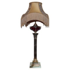 Lampada da tavolo a olio in ottone della fine del XIX secolo