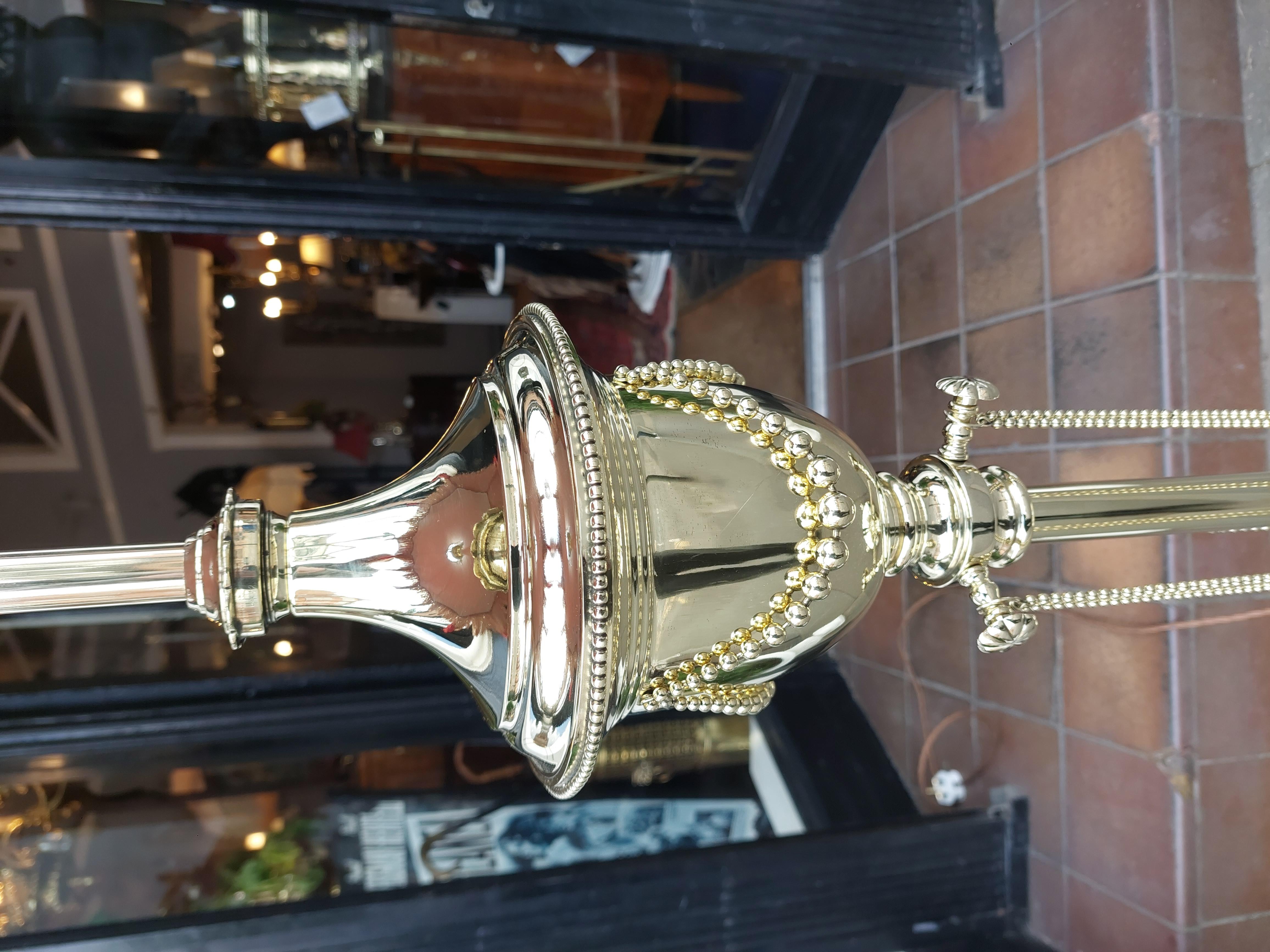 Anglais Lampe à huile standard en laiton de la fin du XIXe siècle en vente