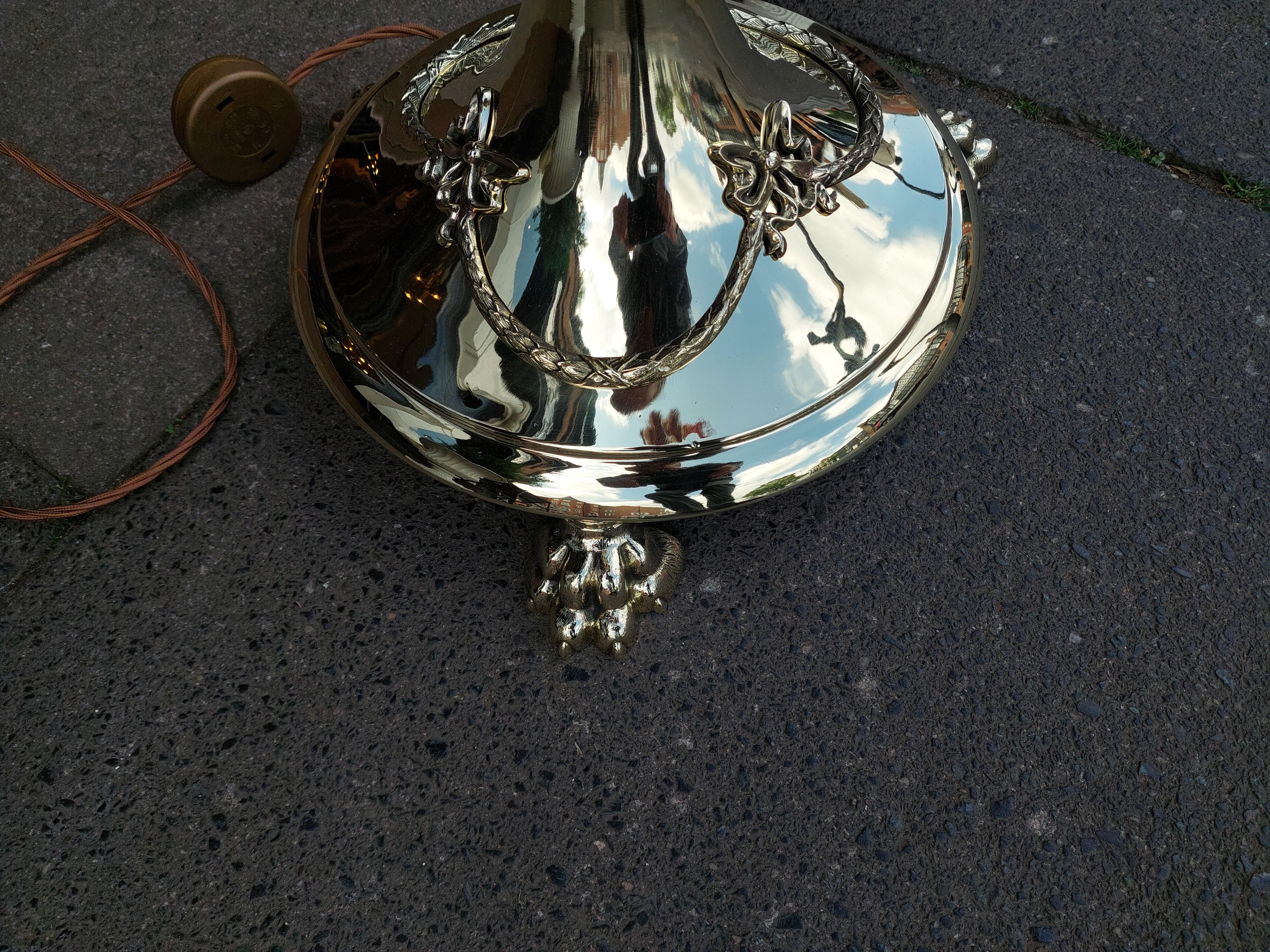 Lampe à huile standard en laiton de la fin du XIXe siècle en vente 1