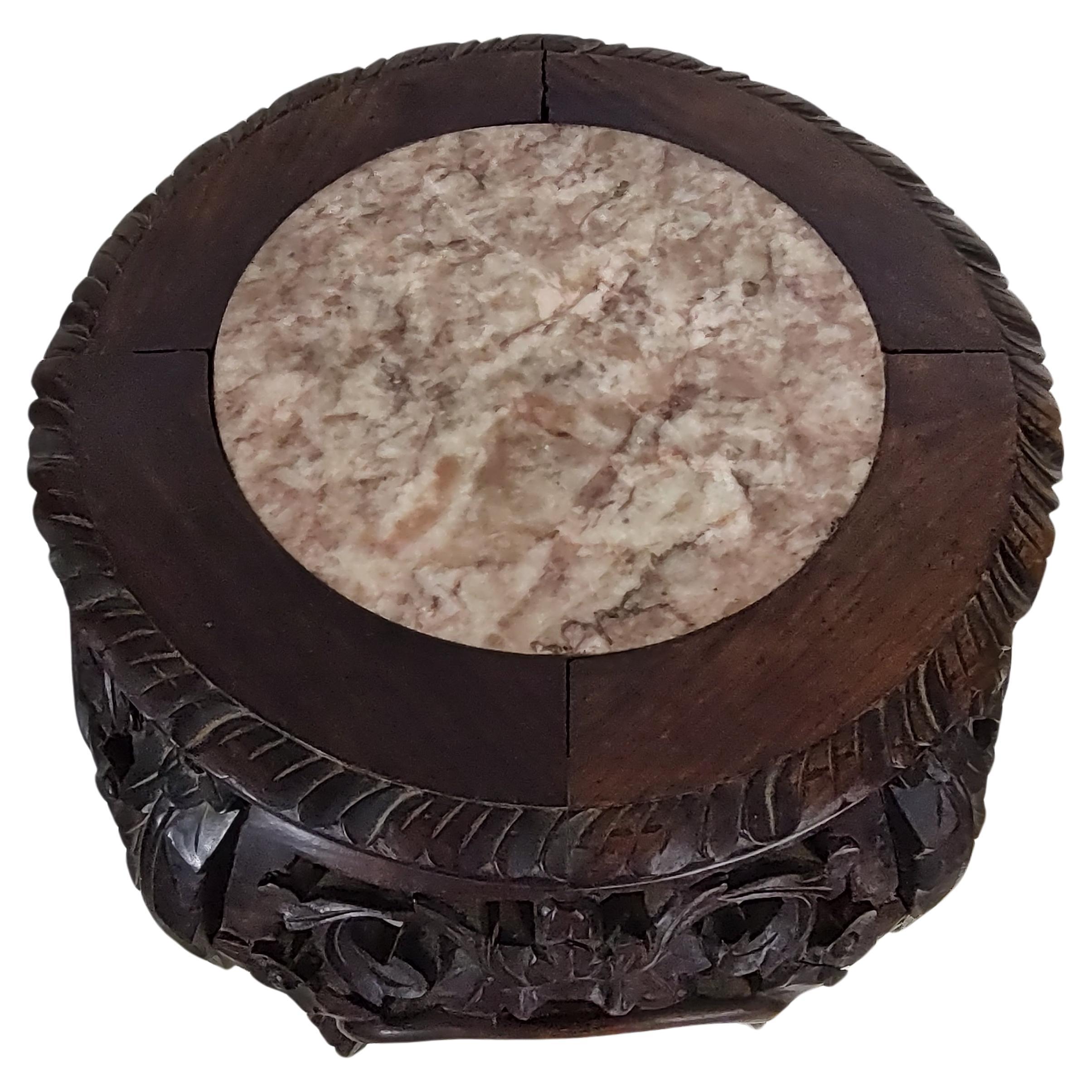 Mesa auxiliar china de palisandro tallado de finales del siglo XIX Fines del siglo XIX en venta
