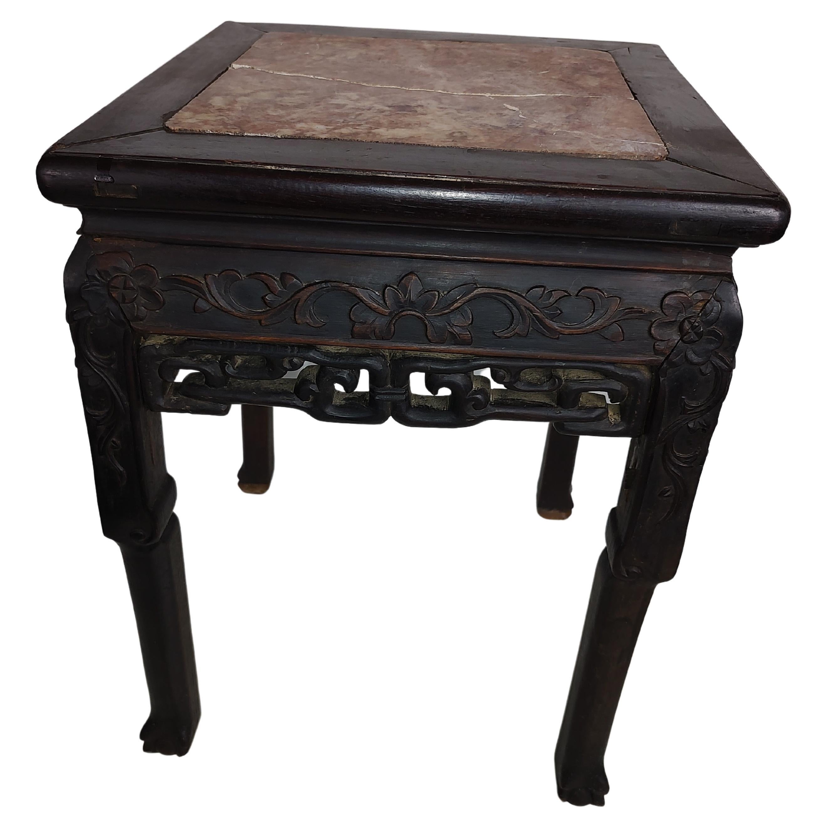 Fin du 19ème siècle Table d'appoint ou Taboret Plant Stand en bois de rose chinois sculpté