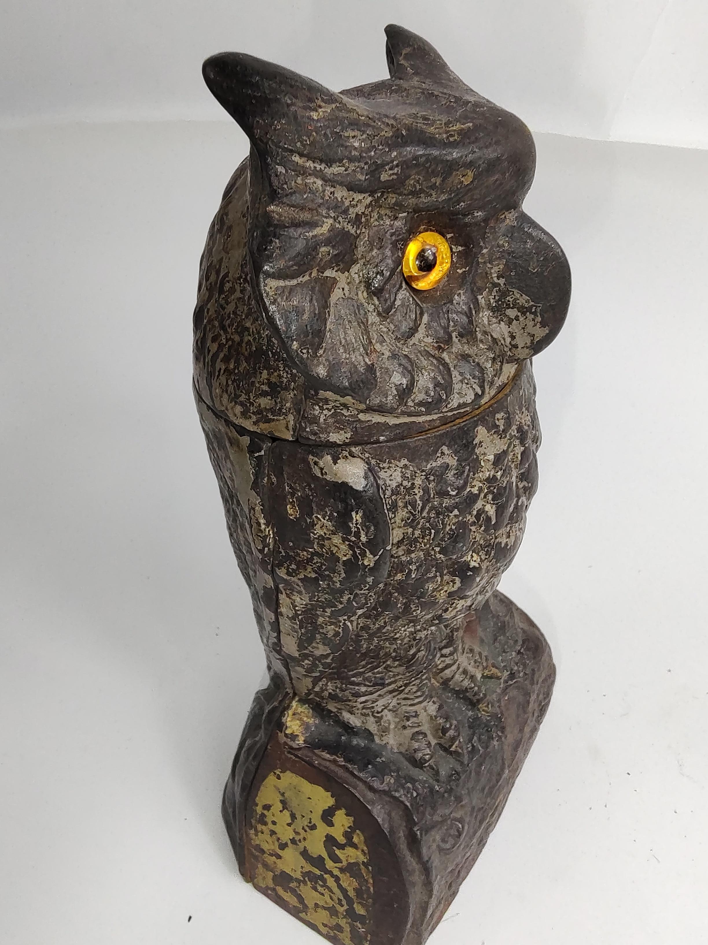 Late 19th Century Cast Iron Owl Bank with a Turning Head and Glass Eyes, 1880 For Sale 4