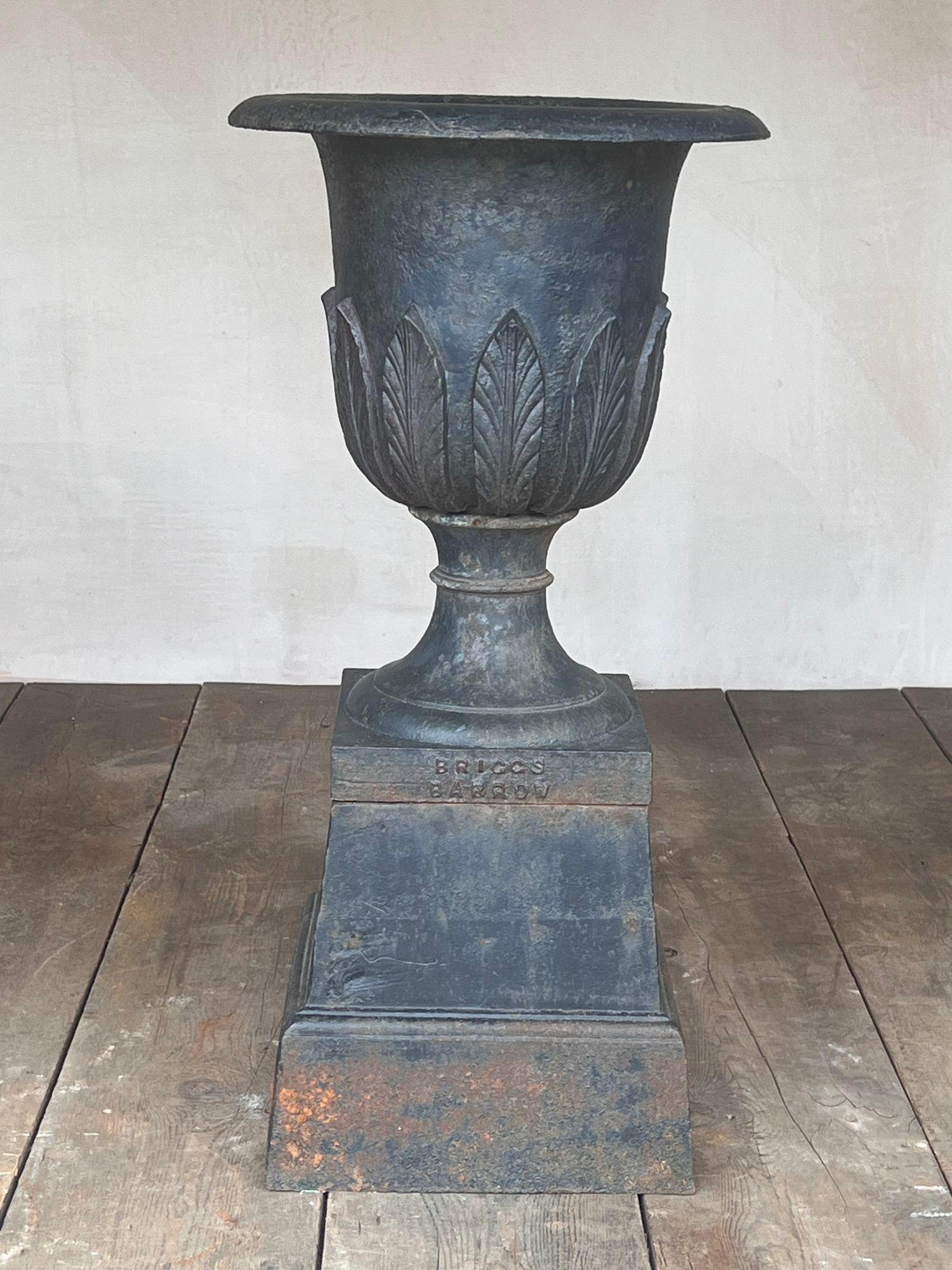 Urnes en fonte de la fin du 19e siècle de la fonderie Briggs 1