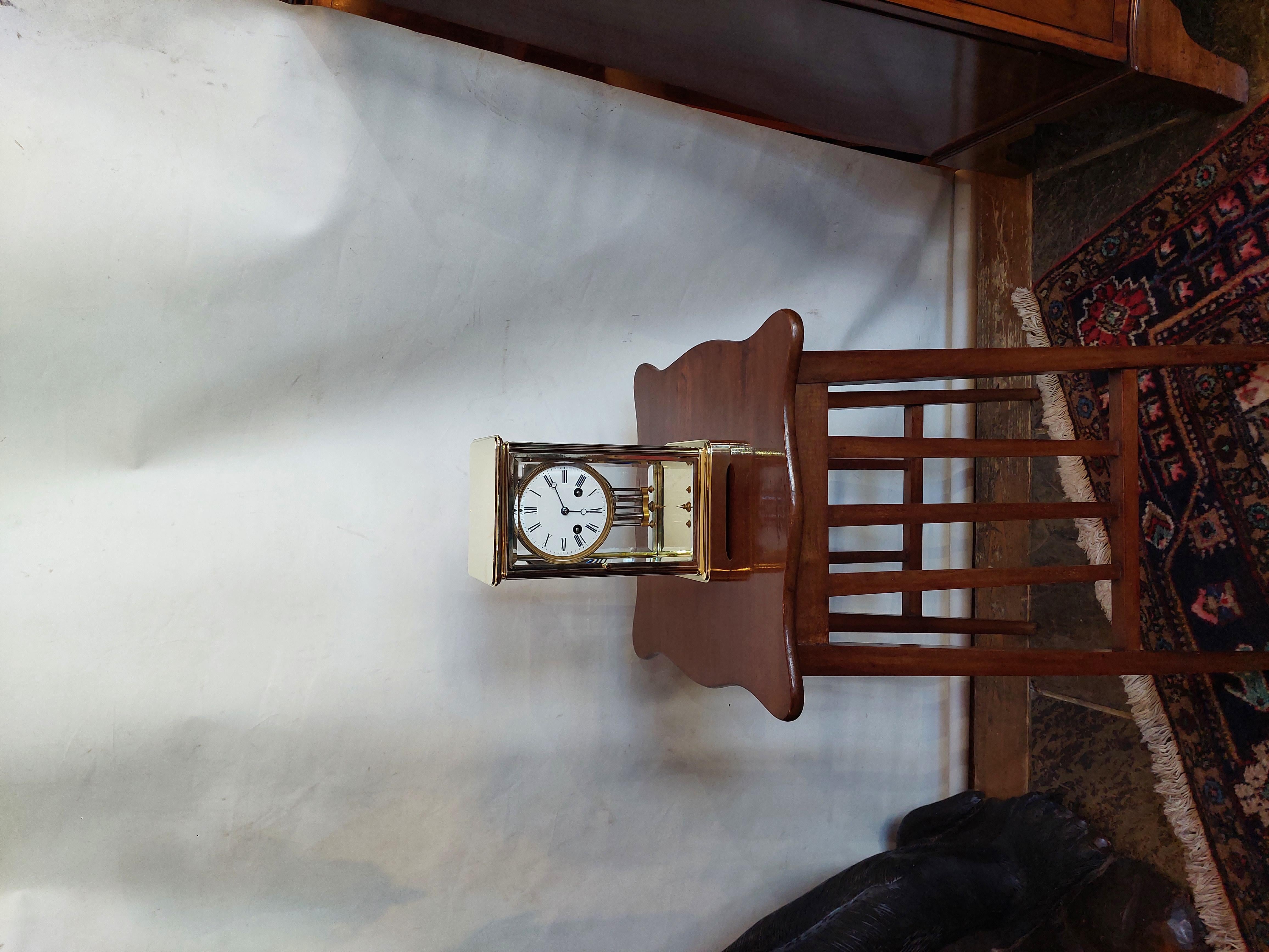 Reloj de sobremesa francés de finales del siglo XIX con caja de latón y cuatro cristales - movimiento de péndulo mercurial con esfera romana - A&N París - 15 cm de ancho x 15 cm de ancho x 15 cm de alto