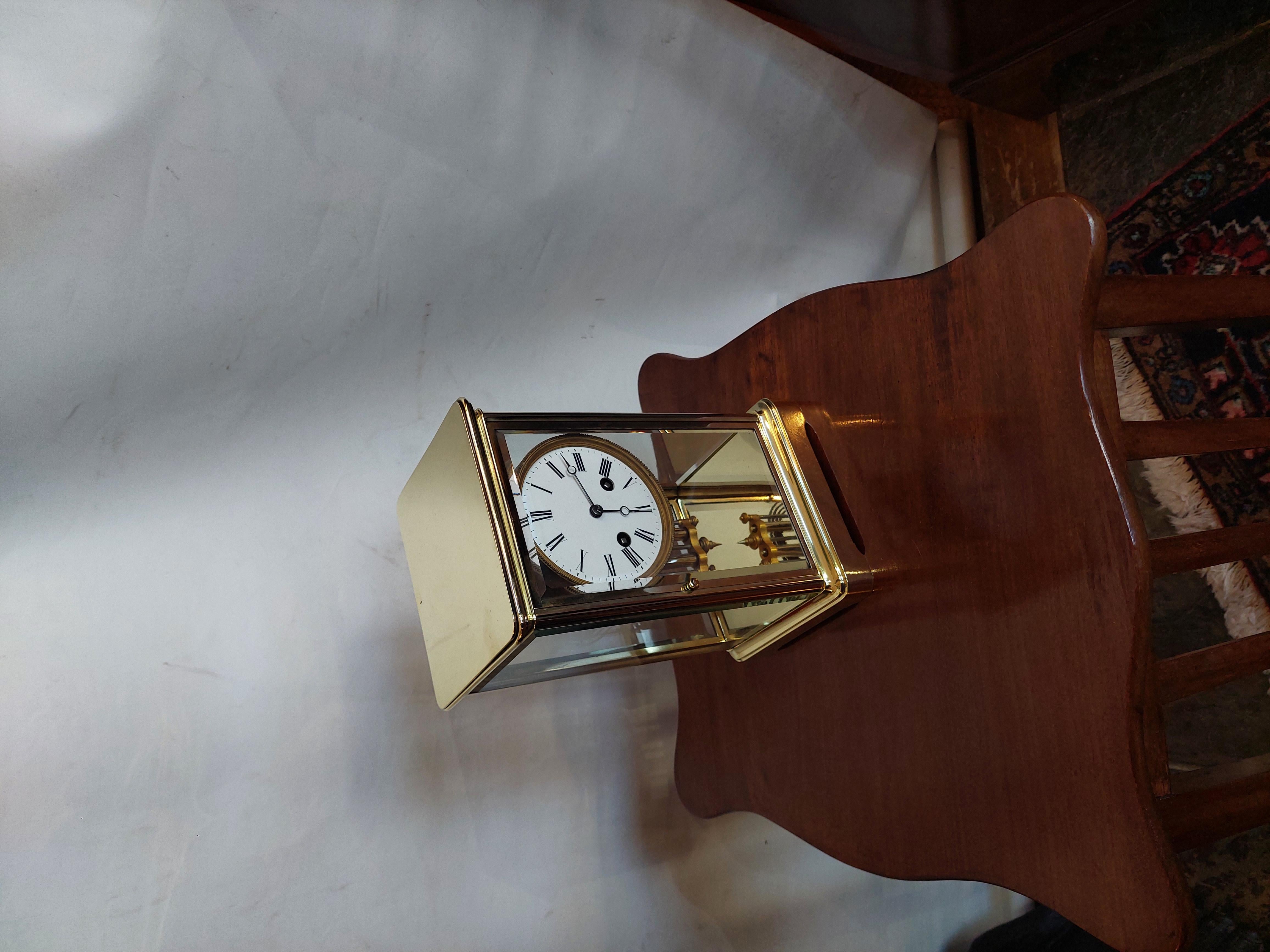Reloj de chimenea francés con caja de latón y cristal de finales del siglo XIX en Bueno estado para la venta en Altrincham, GB