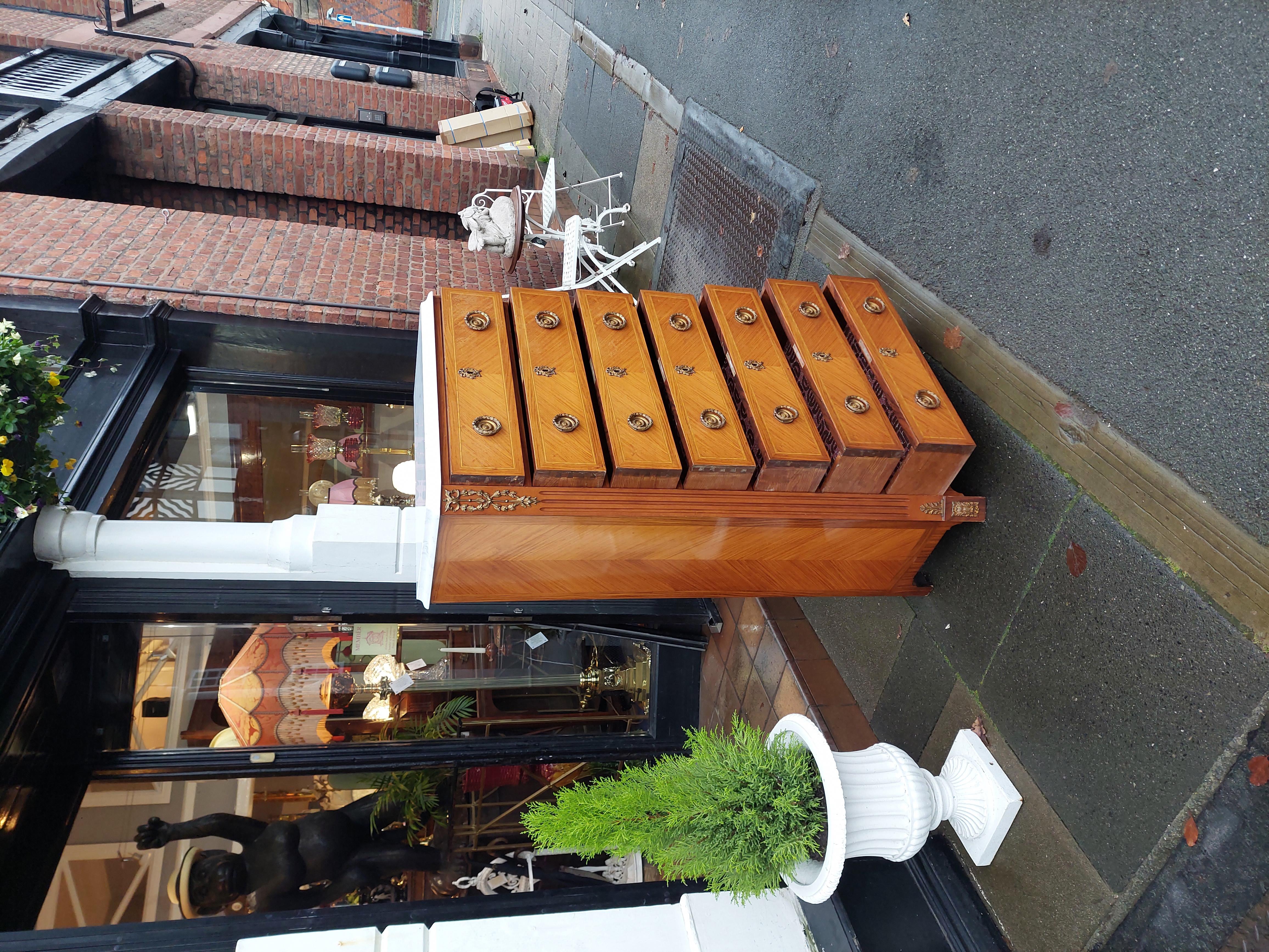 Spätes 19. Jahrhundert Französisch Satinholz vergoldet Metall montiert Semanier im Angebot 5