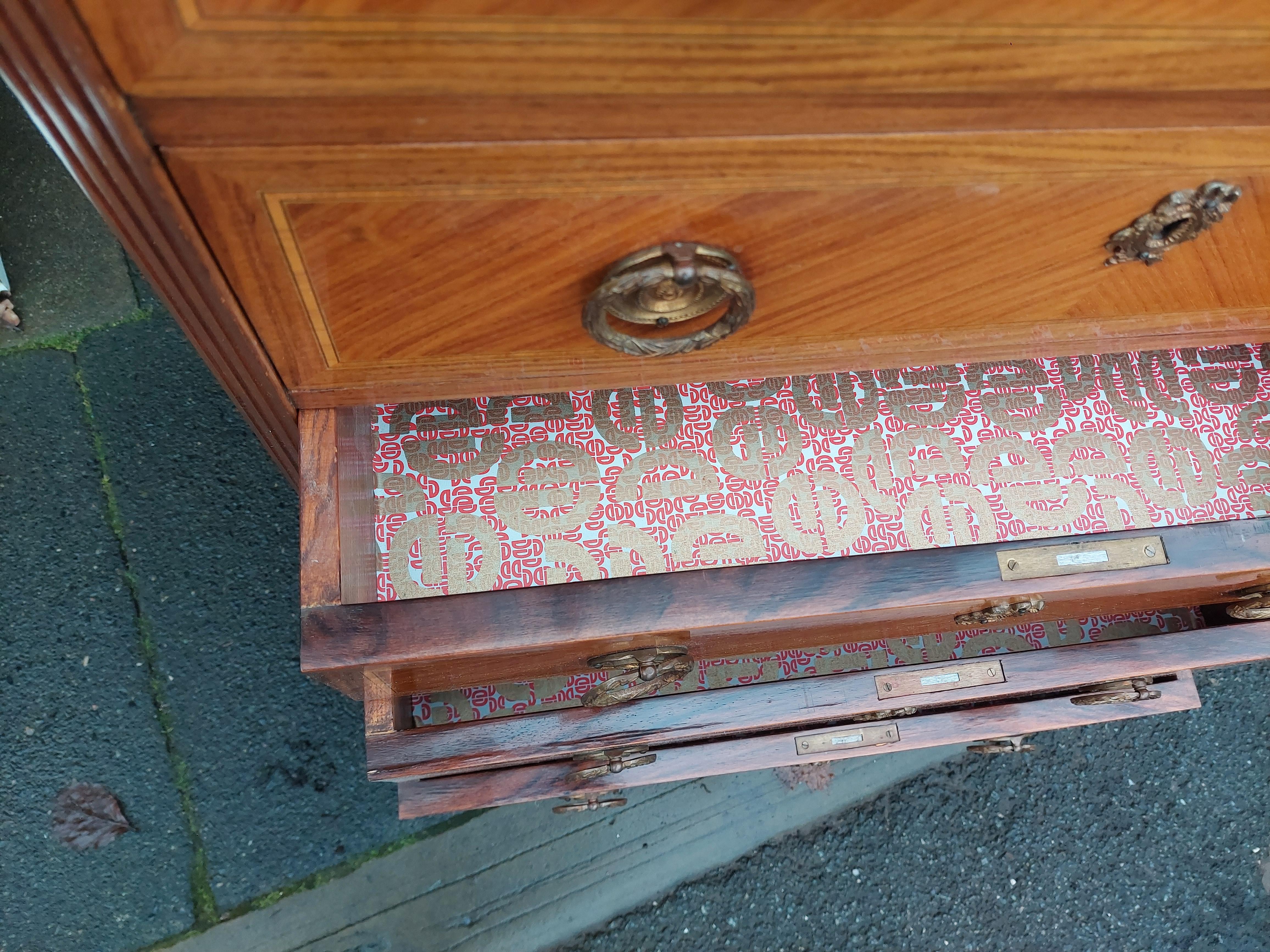 Spätes 19. Jahrhundert Französisch Satinholz vergoldet Metall montiert Semanier im Angebot 7