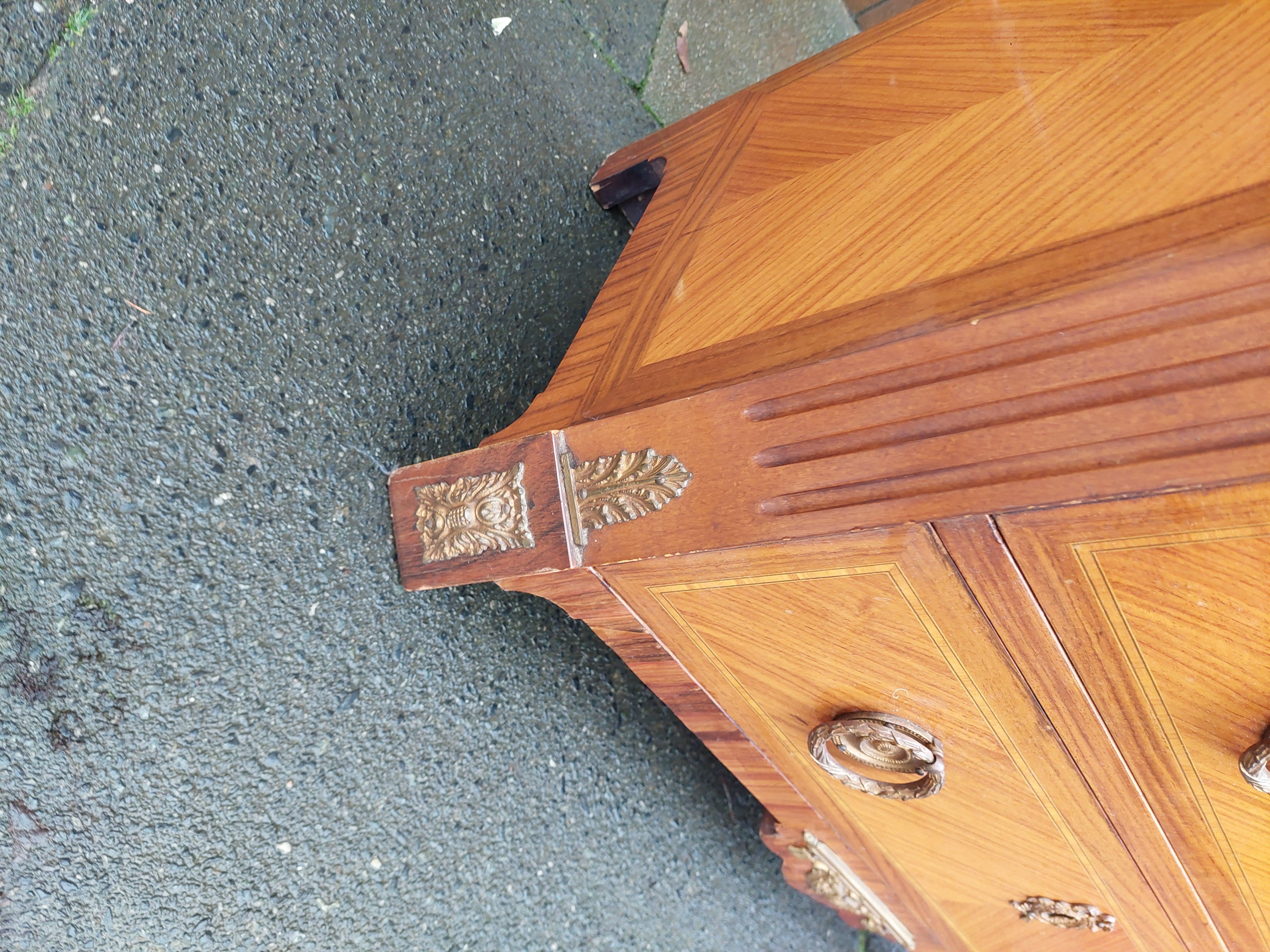 Spätes 19. Jahrhundert Französisch Satinholz vergoldet Metall montiert Semanier im Angebot 9