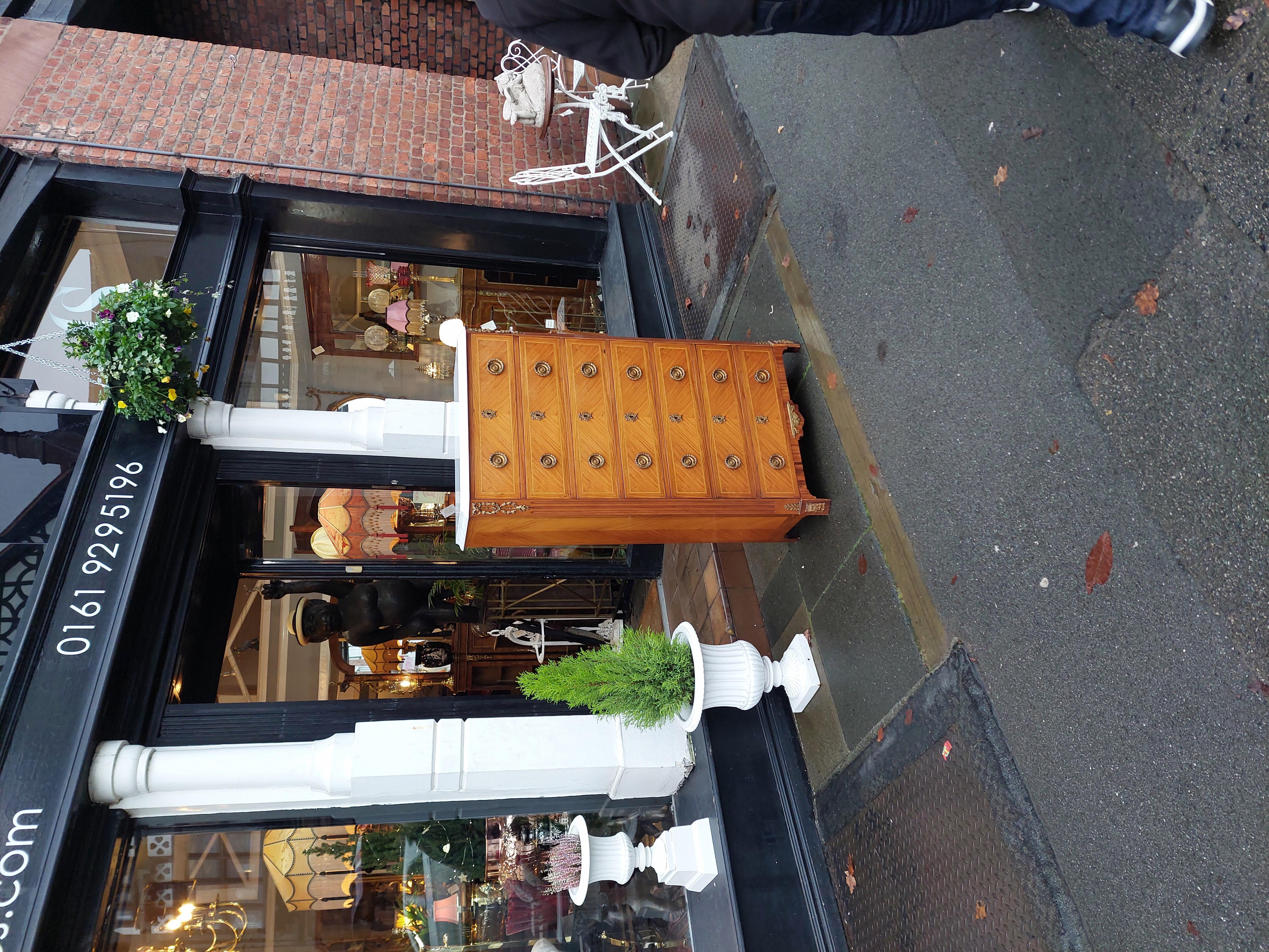 Spätes 19. Jahrhundert Französisch Satinholz vergoldet Metall montiert Semanier (Louis XVI.) im Angebot