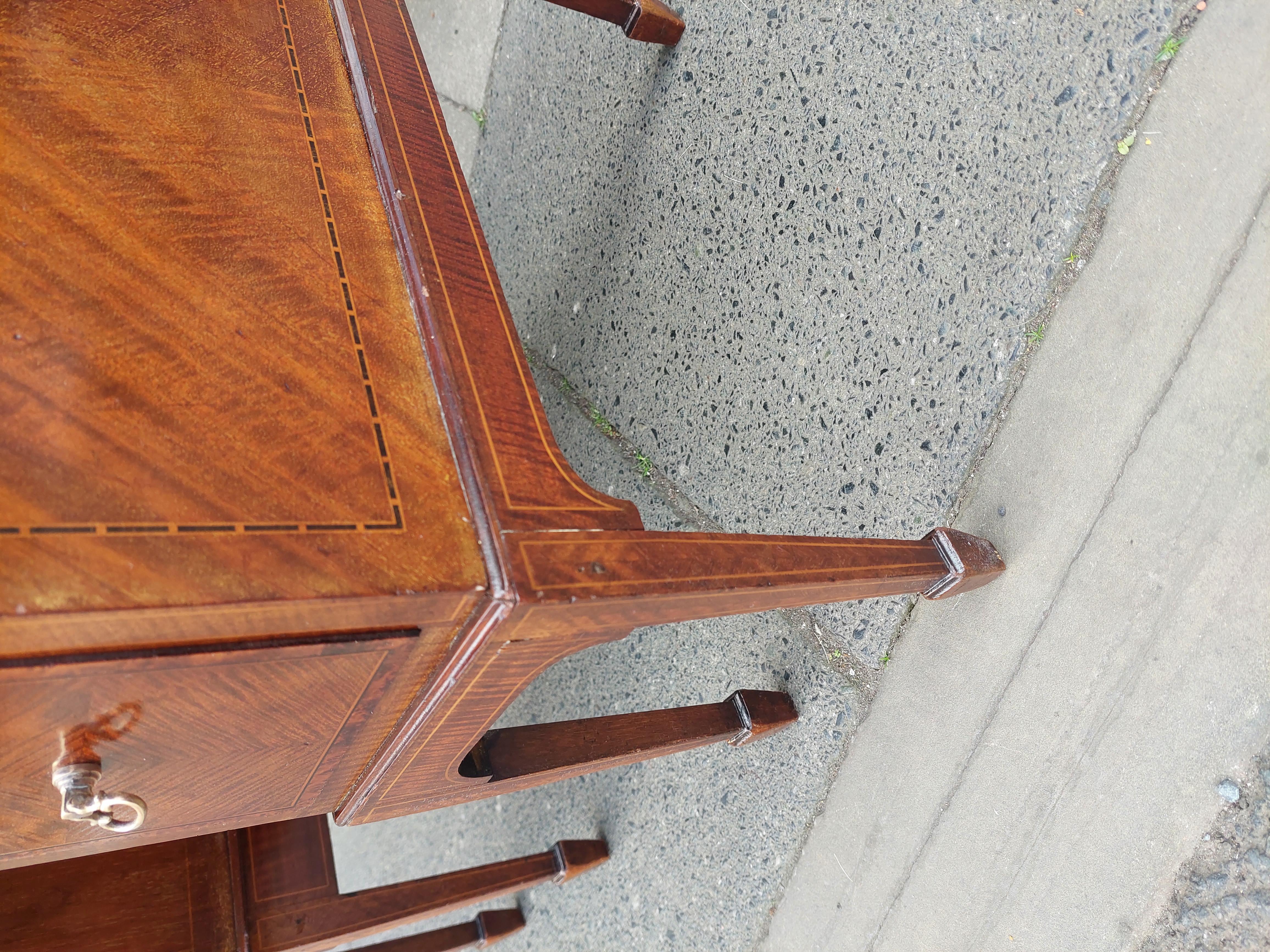 Fin du 19e siècle, bureau à genouillère en acajou de style George II en vente 4