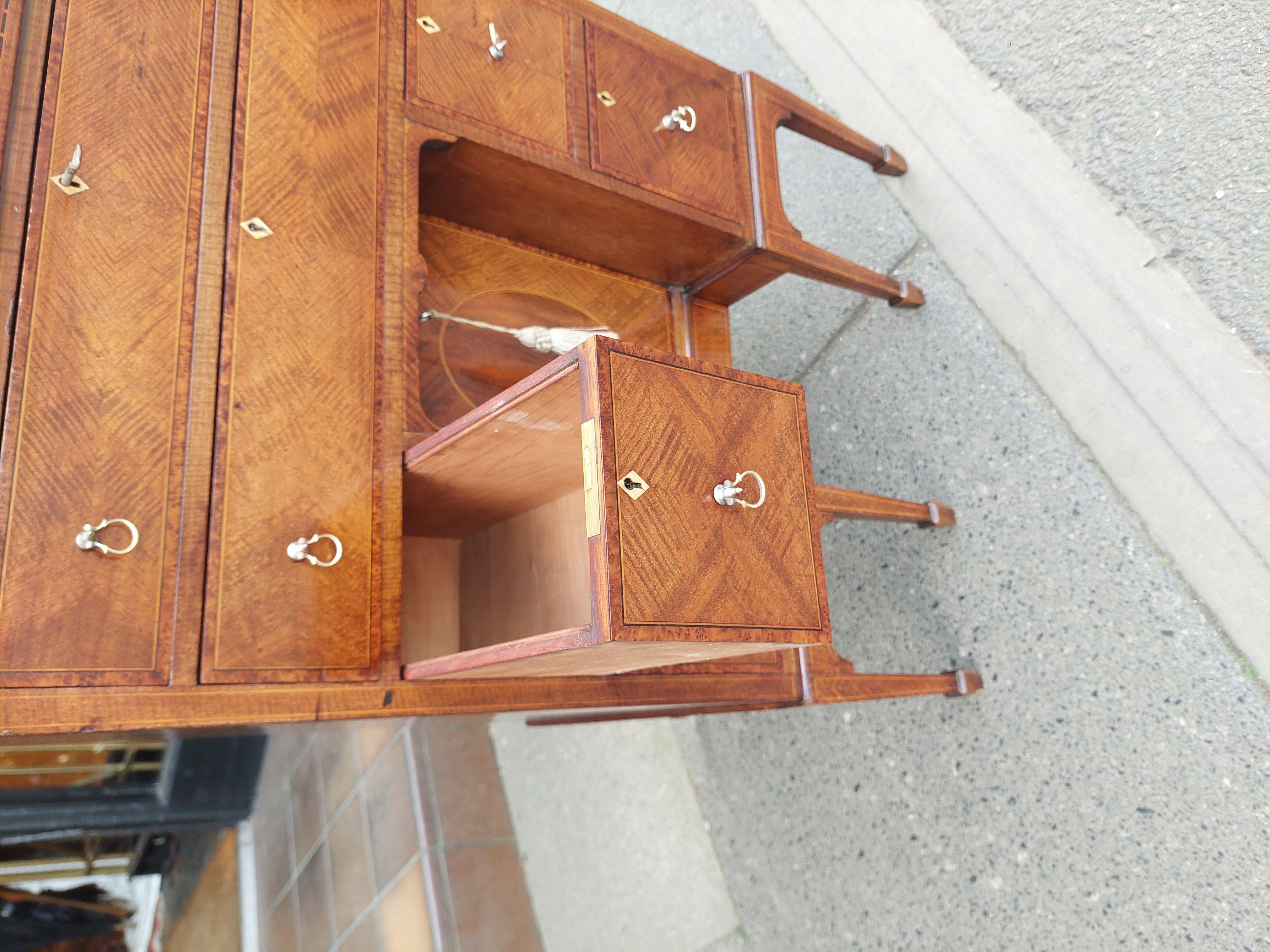 XIXe siècle Fin du 19e siècle, bureau à genouillère en acajou de style George II en vente