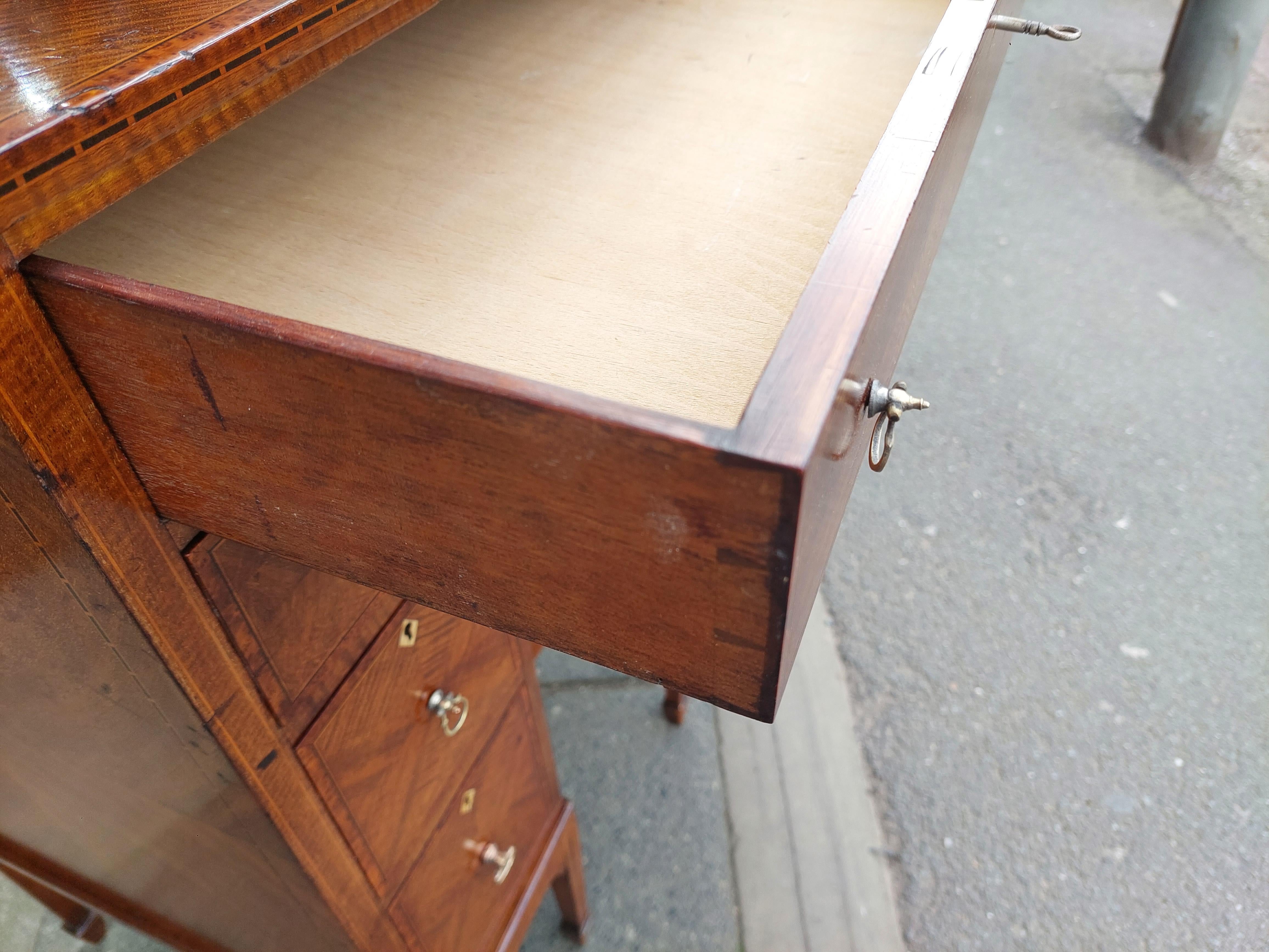 Fin du 19e siècle, bureau à genouillère en acajou de style George II en vente 1