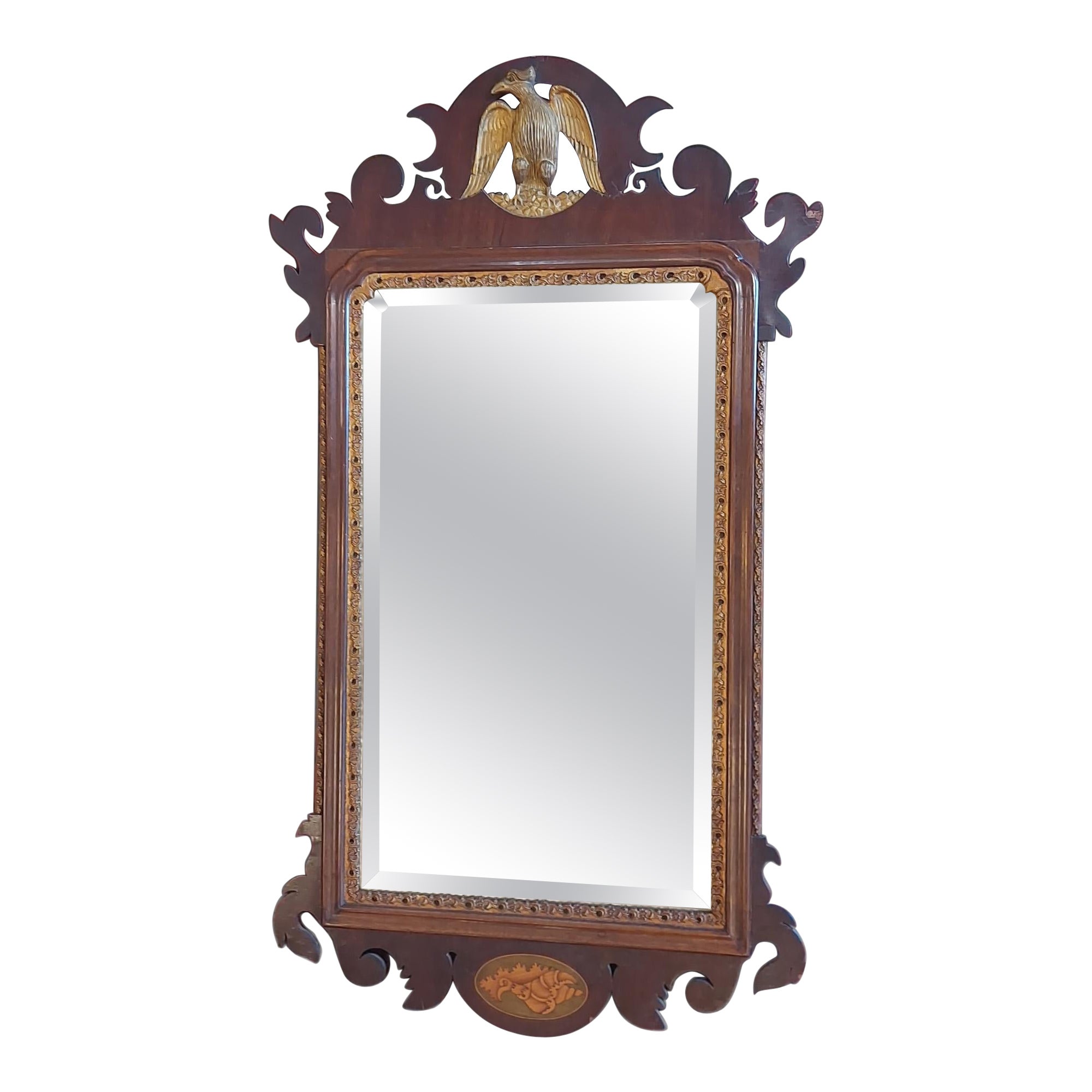 Stile Giorgio II della fine del XIX secolo in legno di noce e  Specchio da parete Giltwood in vendita