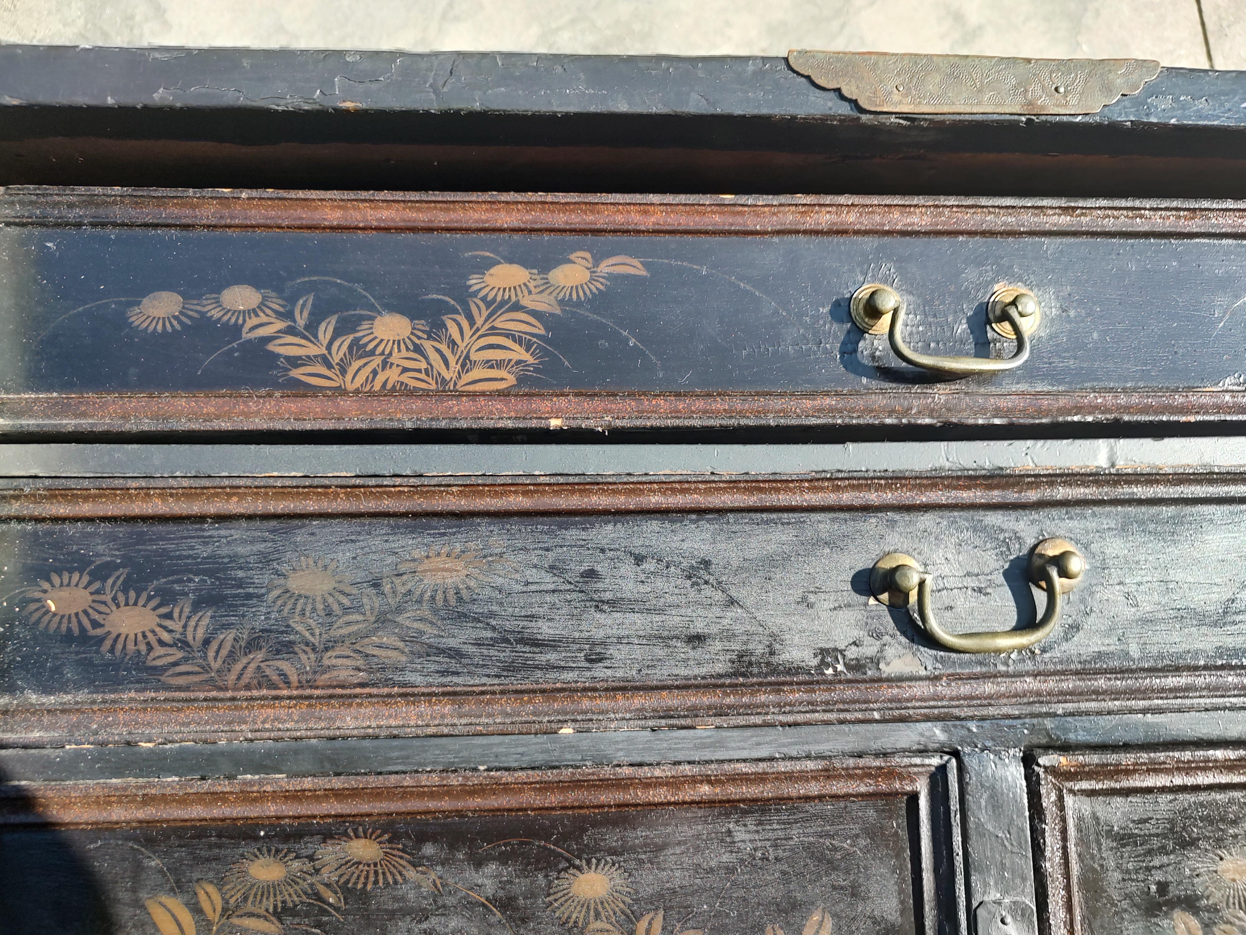 Late 19thc Gilt and Paint Decorated Tansu Cabinet 8 Drawers 2 Doors For Sale 6