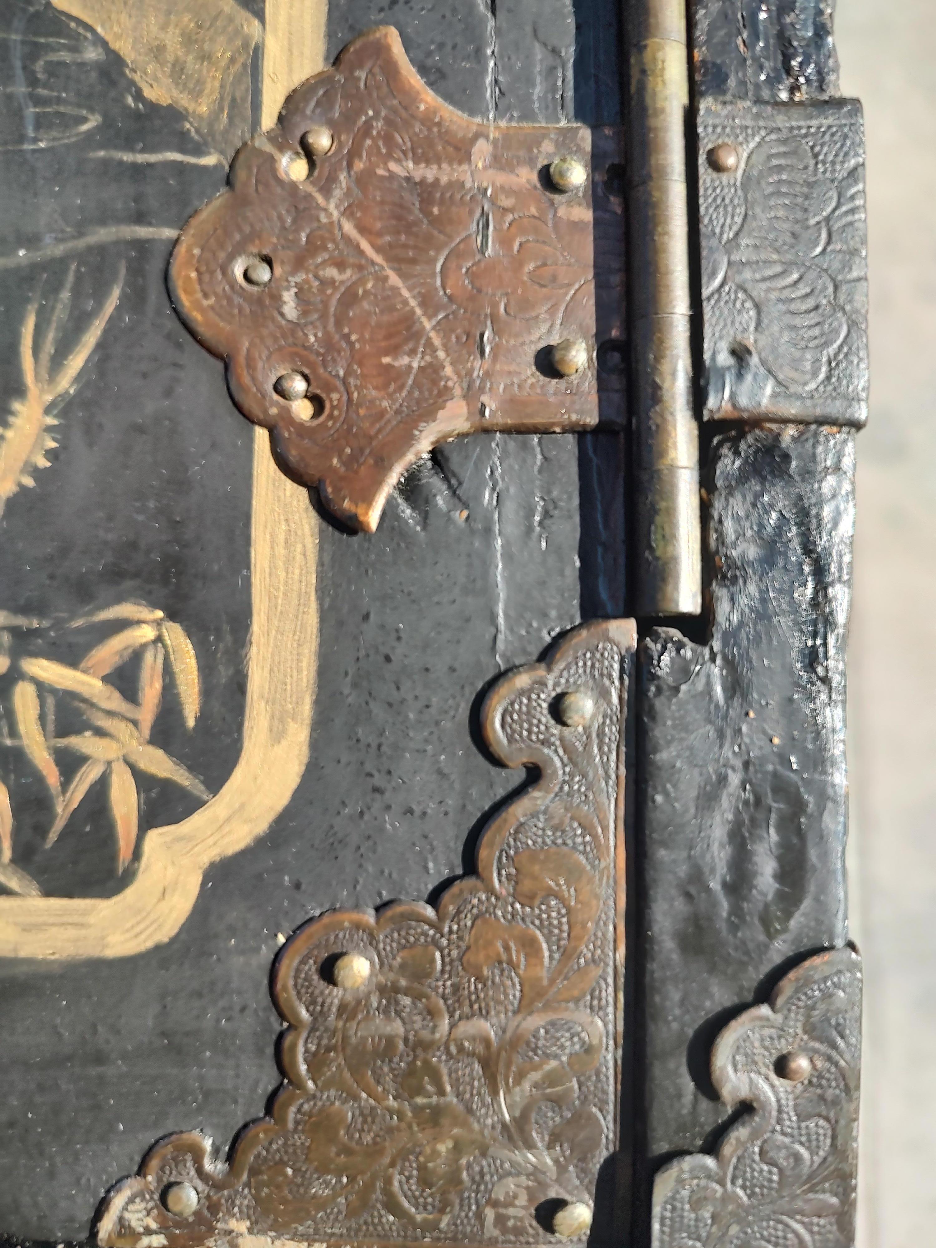 Armario Tansu Dorado y Pintado de Finales del S. XIX 8 Cajones 2 Puertas en venta 8