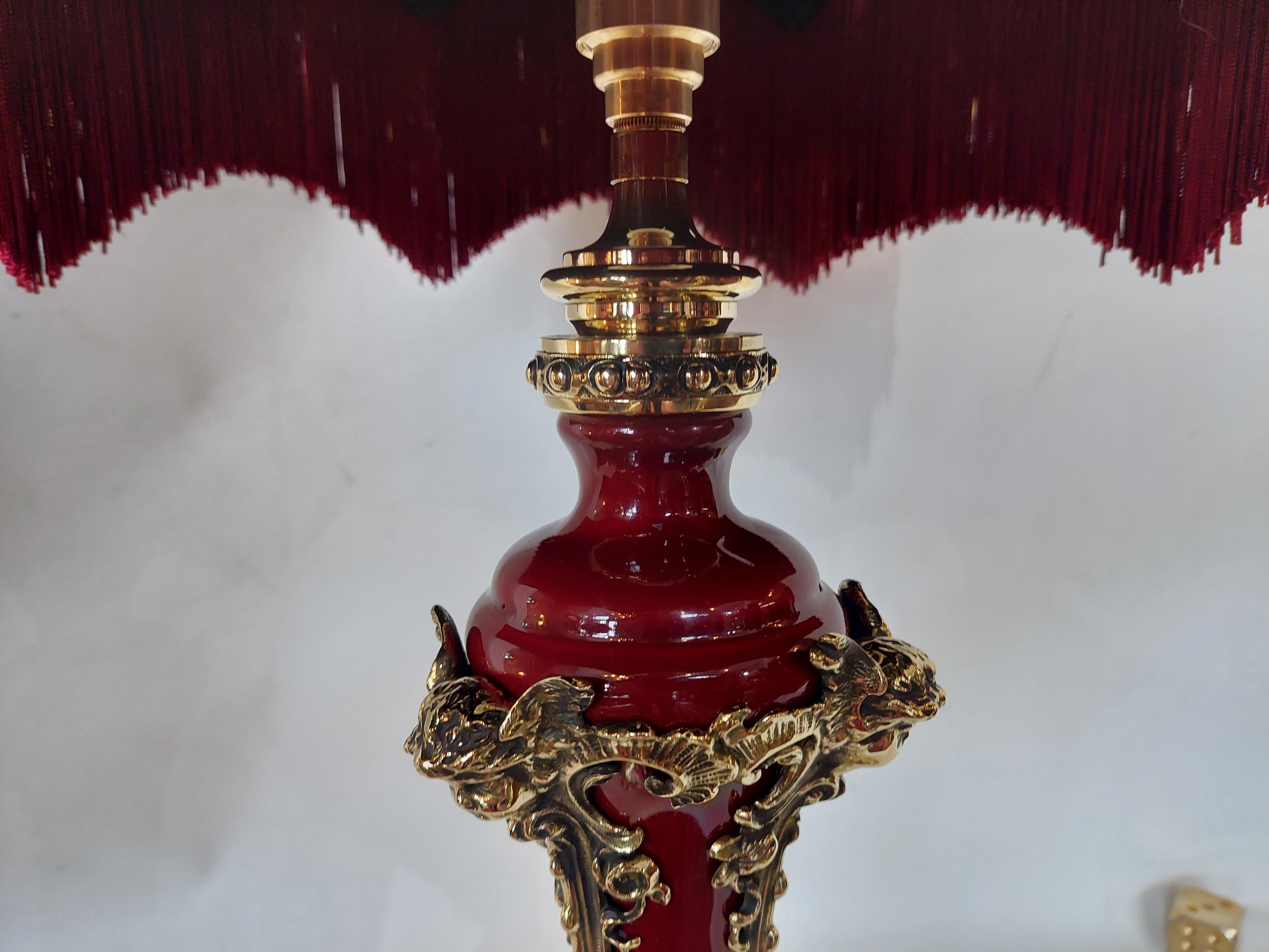 Porcelaine Lampe de table en bronze doré de la fin du XIXe siècle en vente