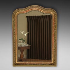 Miroir mural à cadre en bois doré et à bordure arquée, fin du XIXe siècle