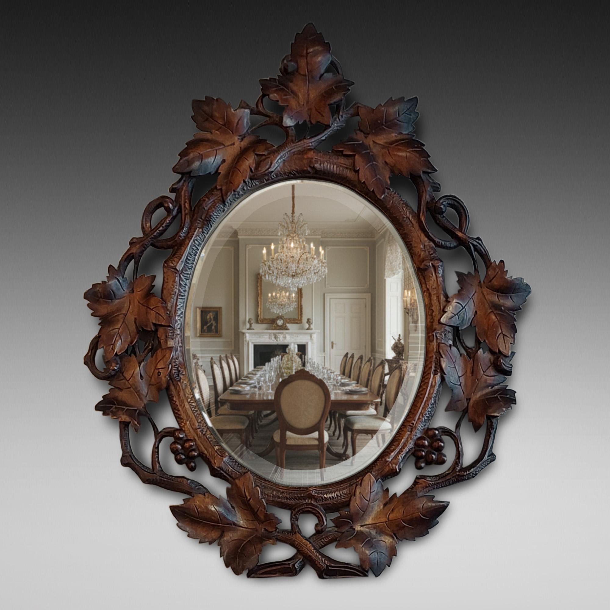 Specchio da parete in legno di tiglio Black Forest della fine del XIX secolo - con vetro ovale smussato, intagliato con foglie, viti e frutti, buona patina originale asciutta e intatta - 19 