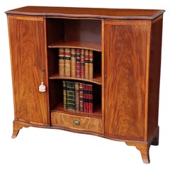 Librería con frente de serpentina de caoba y madera satinada de finales del siglo XIX