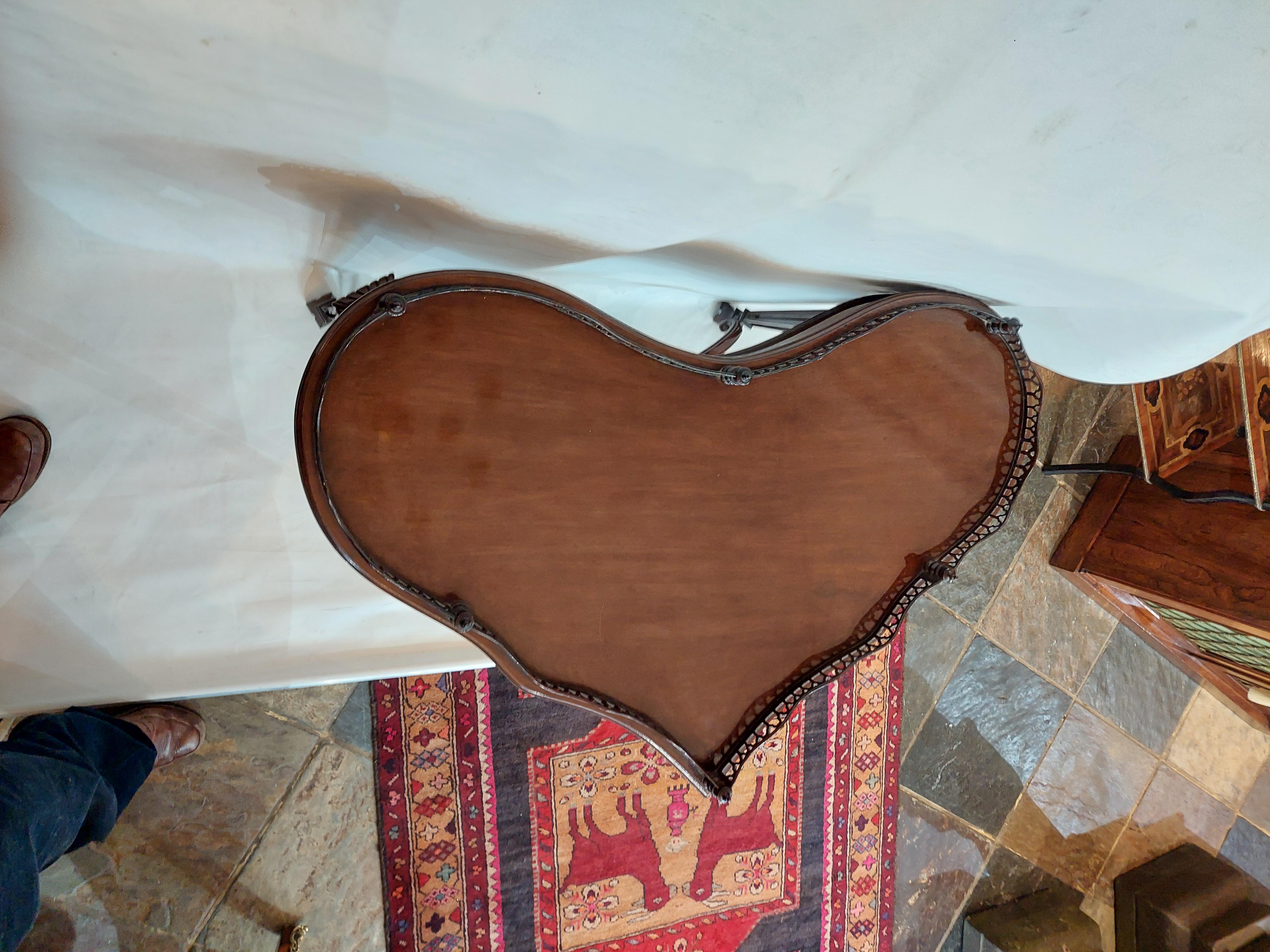 Late 19thC Mahogany Chippendale Design Heart Shaped Occasional Table For Sale 3