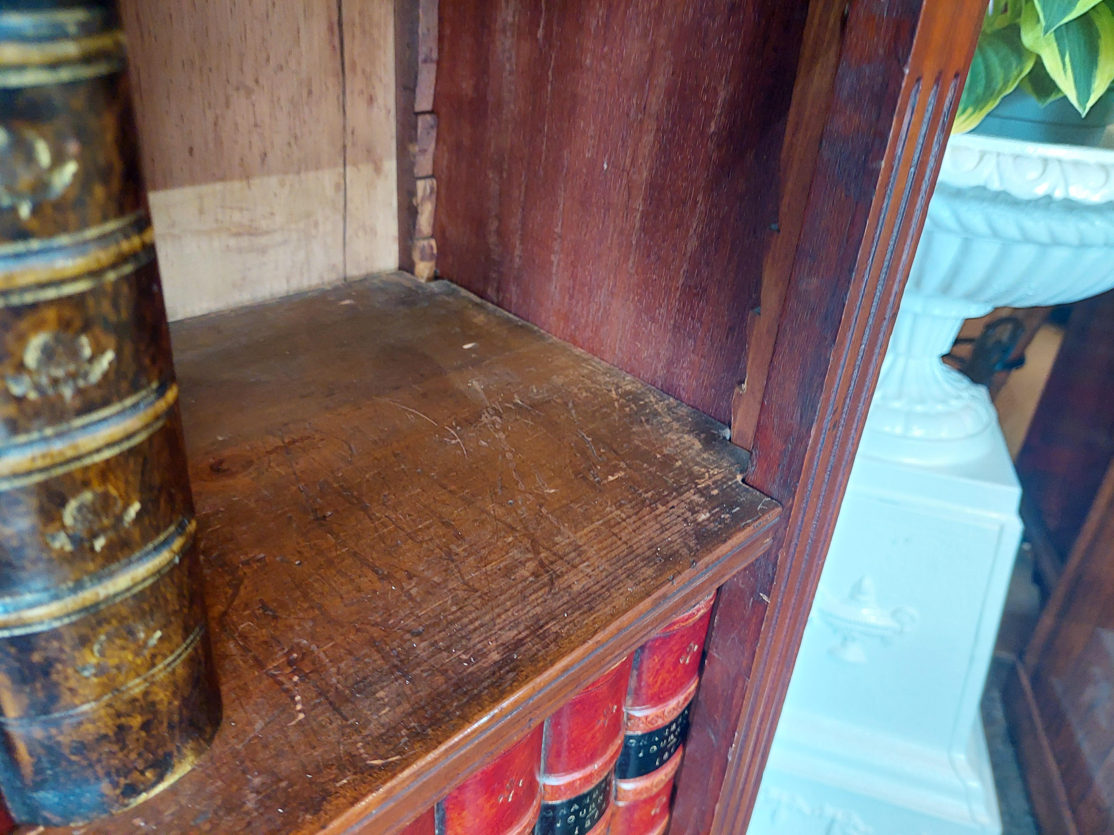 Late 19thC Mahogany Dwarf Open Bookcase by Shoolbred & Co In Good Condition For Sale In Altrincham, GB