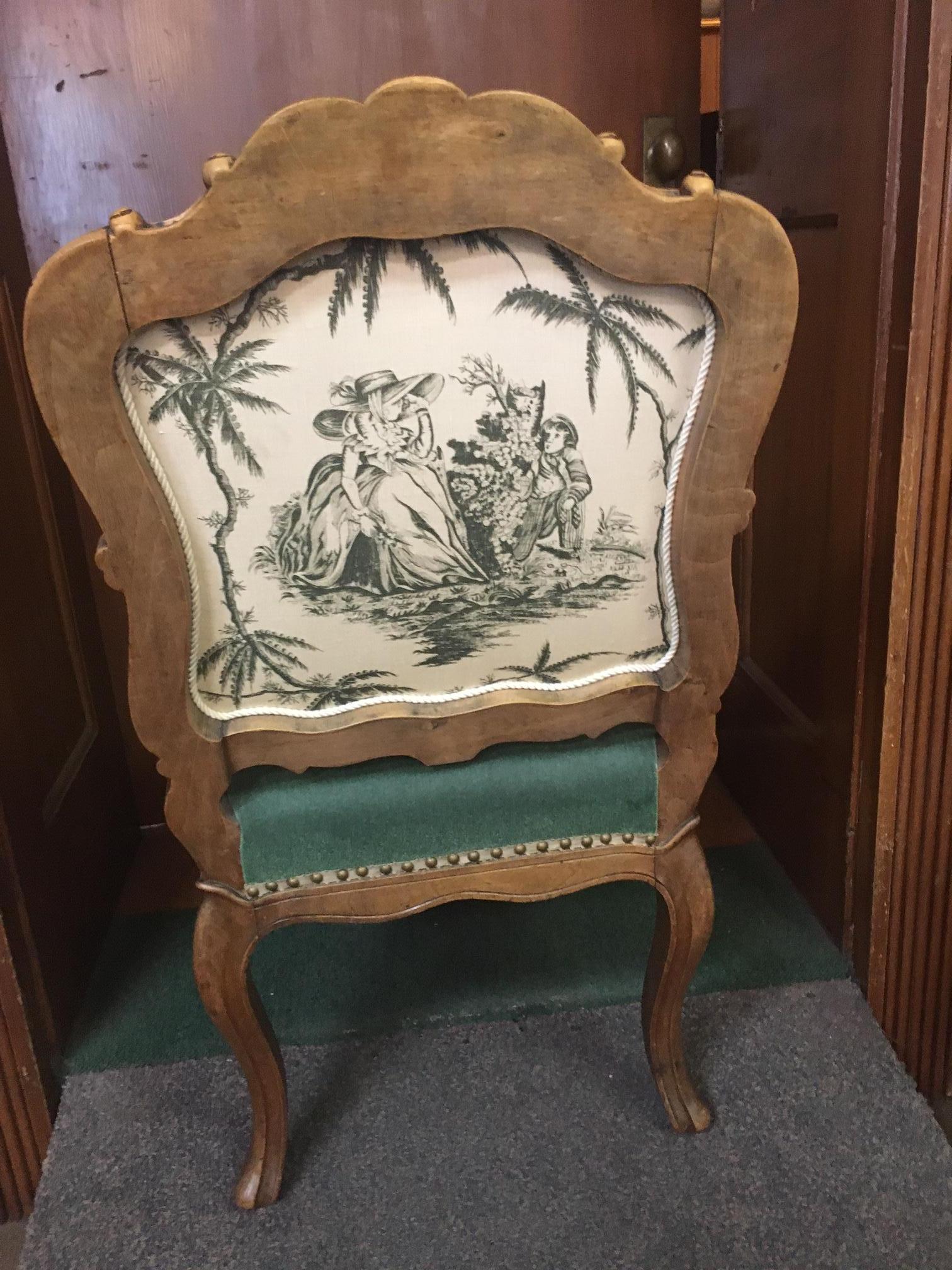 Paire de chaises en bois fruitier français de style Upholstering de la fin du 19e siècle en vente 1
