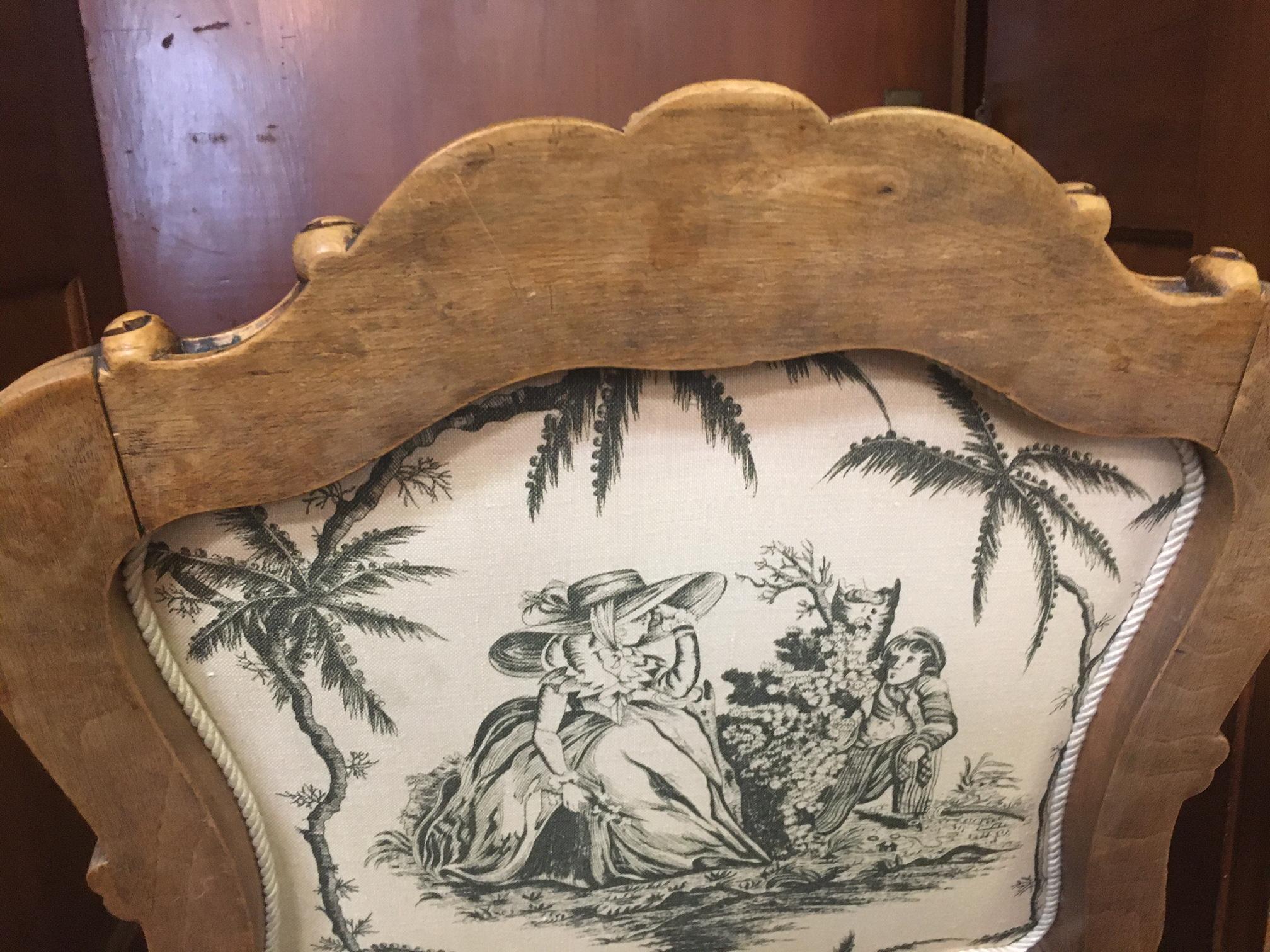 Paire de chaises en bois fruitier français de style Upholstering de la fin du 19e siècle en vente 3