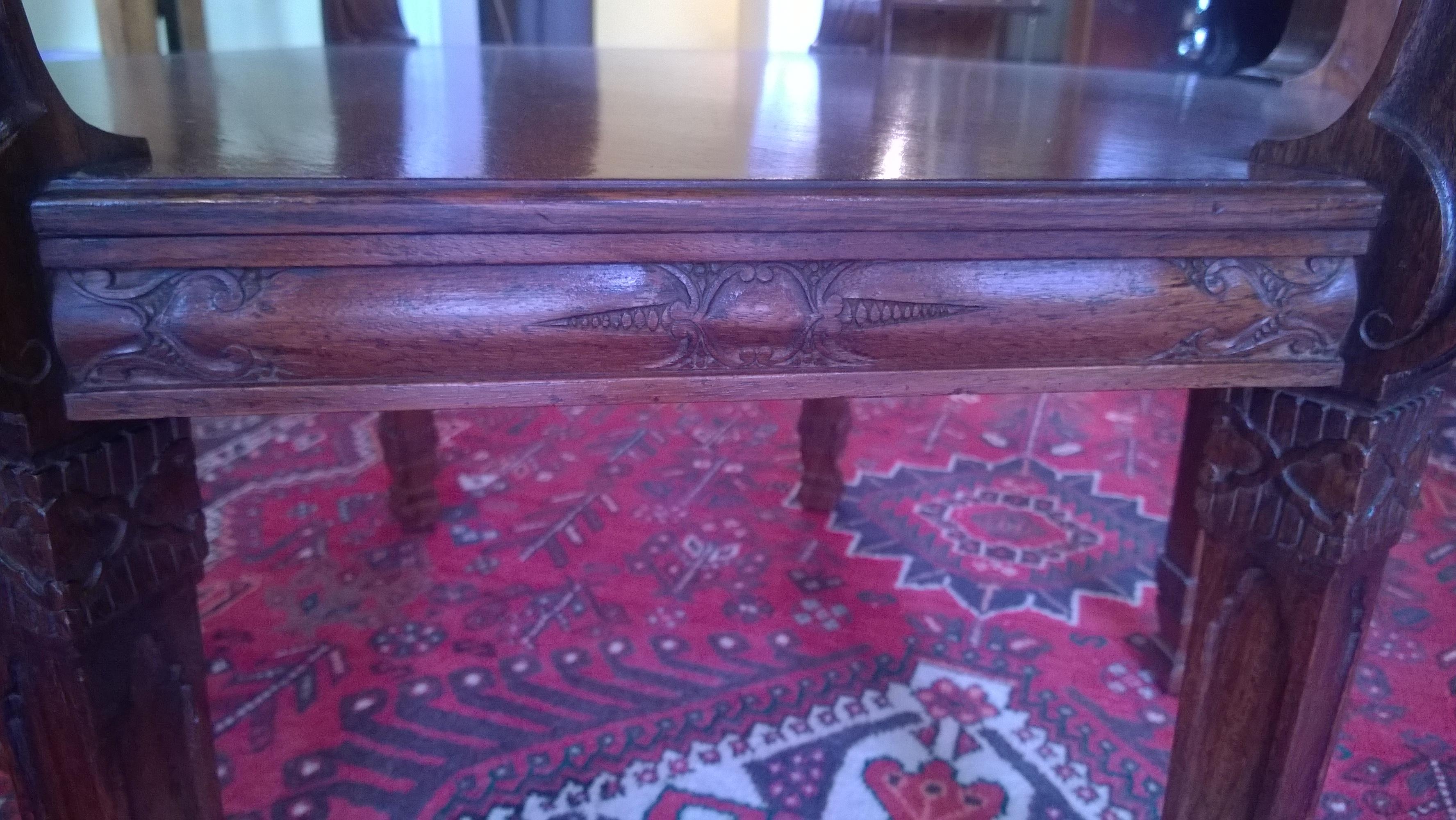 English Late 19th Century Rosewood Center Table For Sale