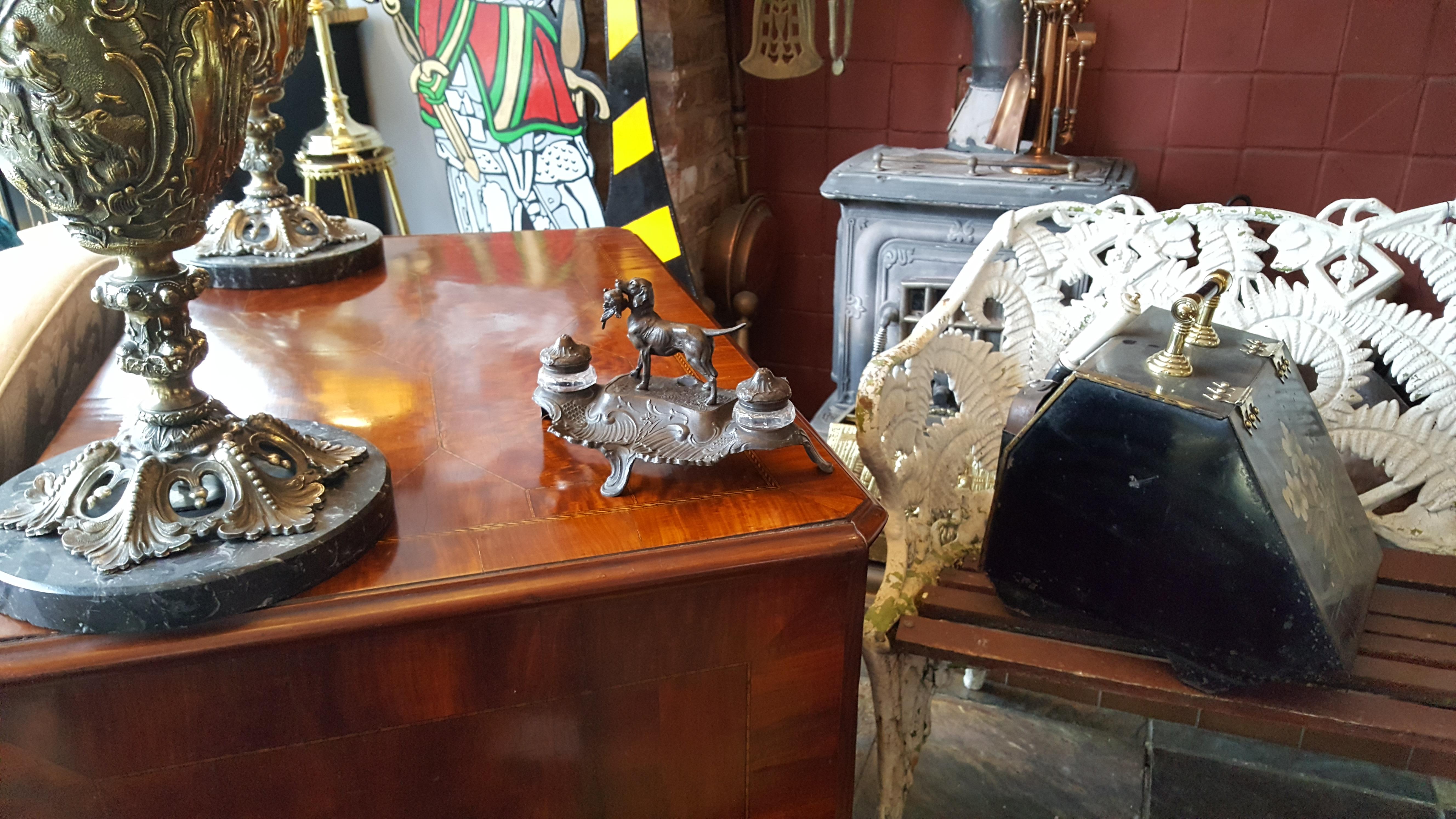 Late 19thC Spelter Ink Stand Centered with a Gun Dog In Good Condition For Sale In Altrincham, GB