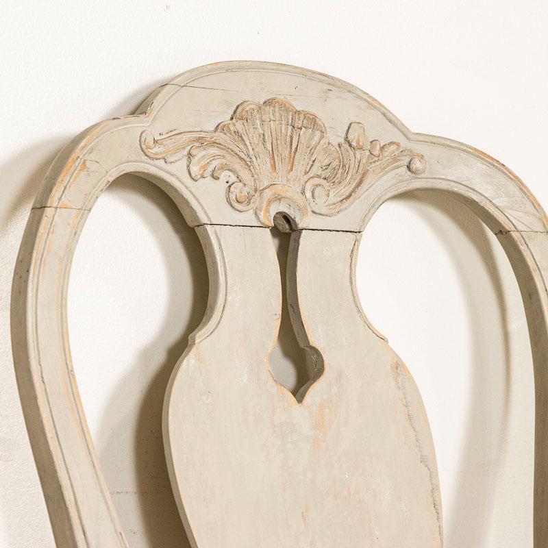 Antikes Paar grau bemalte schwedische Sessel aus dem späten 19. Jahrhundert im Angebot 2