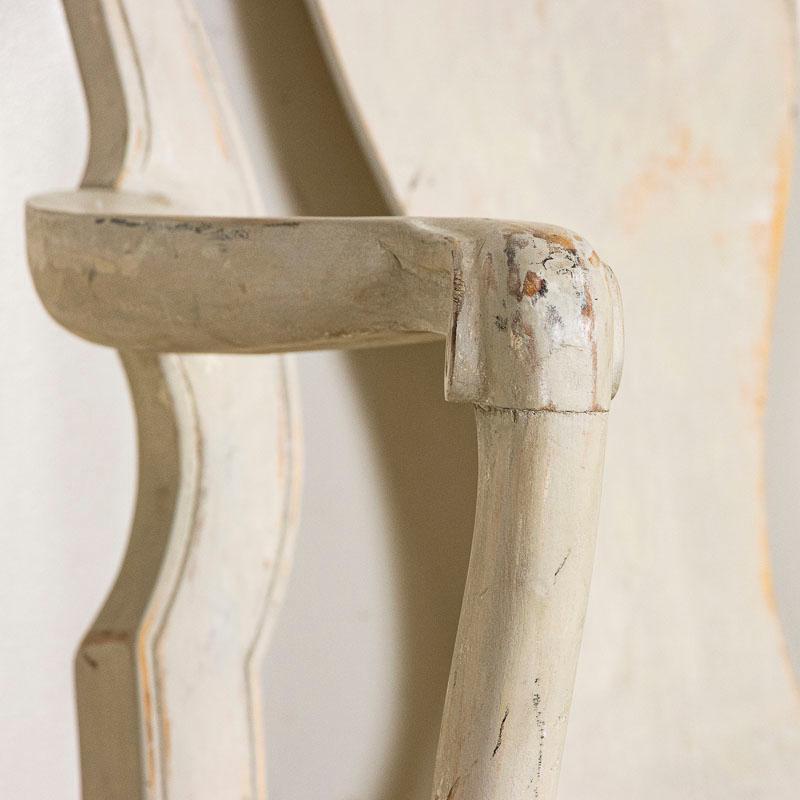 Antikes Paar grau bemalte schwedische Sessel aus dem späten 19. Jahrhundert im Angebot 4