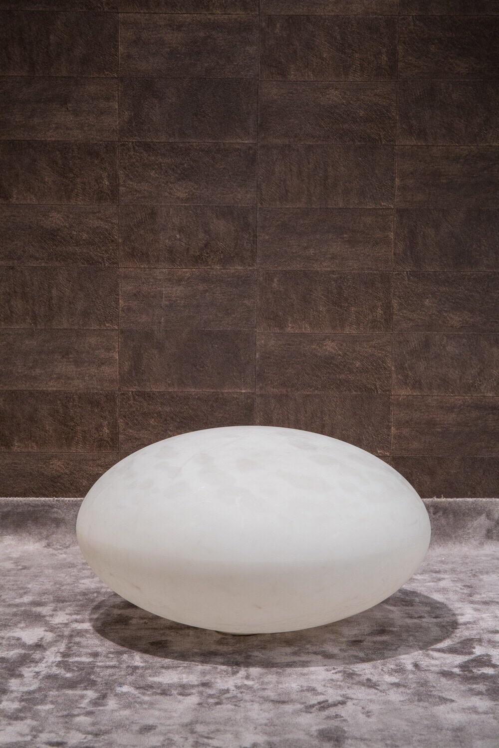 Space Age Stone Shaped White Fiberglass Italian Table Lamp In Good Condition In Roma, IT