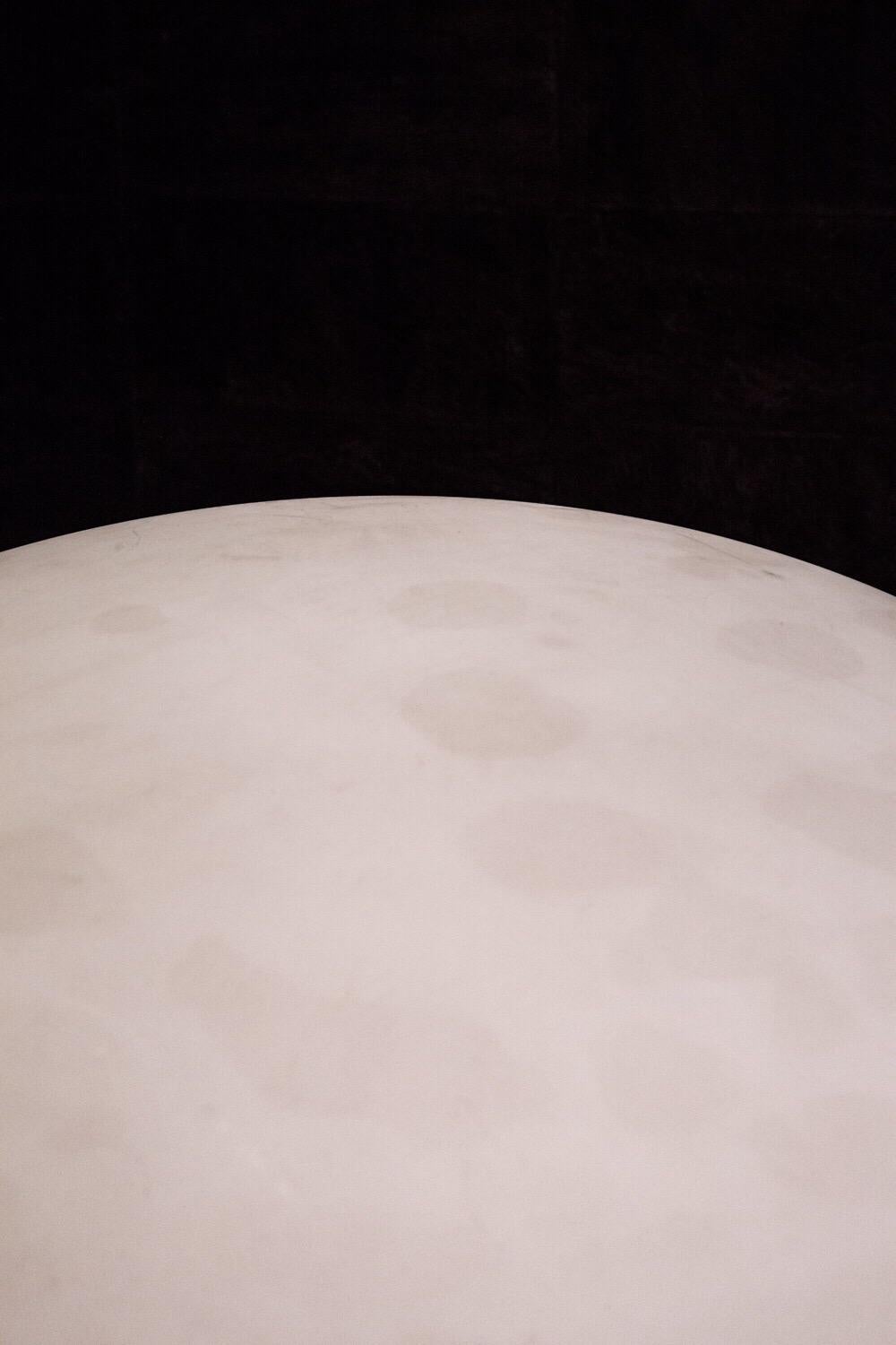20th Century Space Age Stone Shaped White Fiberglass Italian Table Lamp