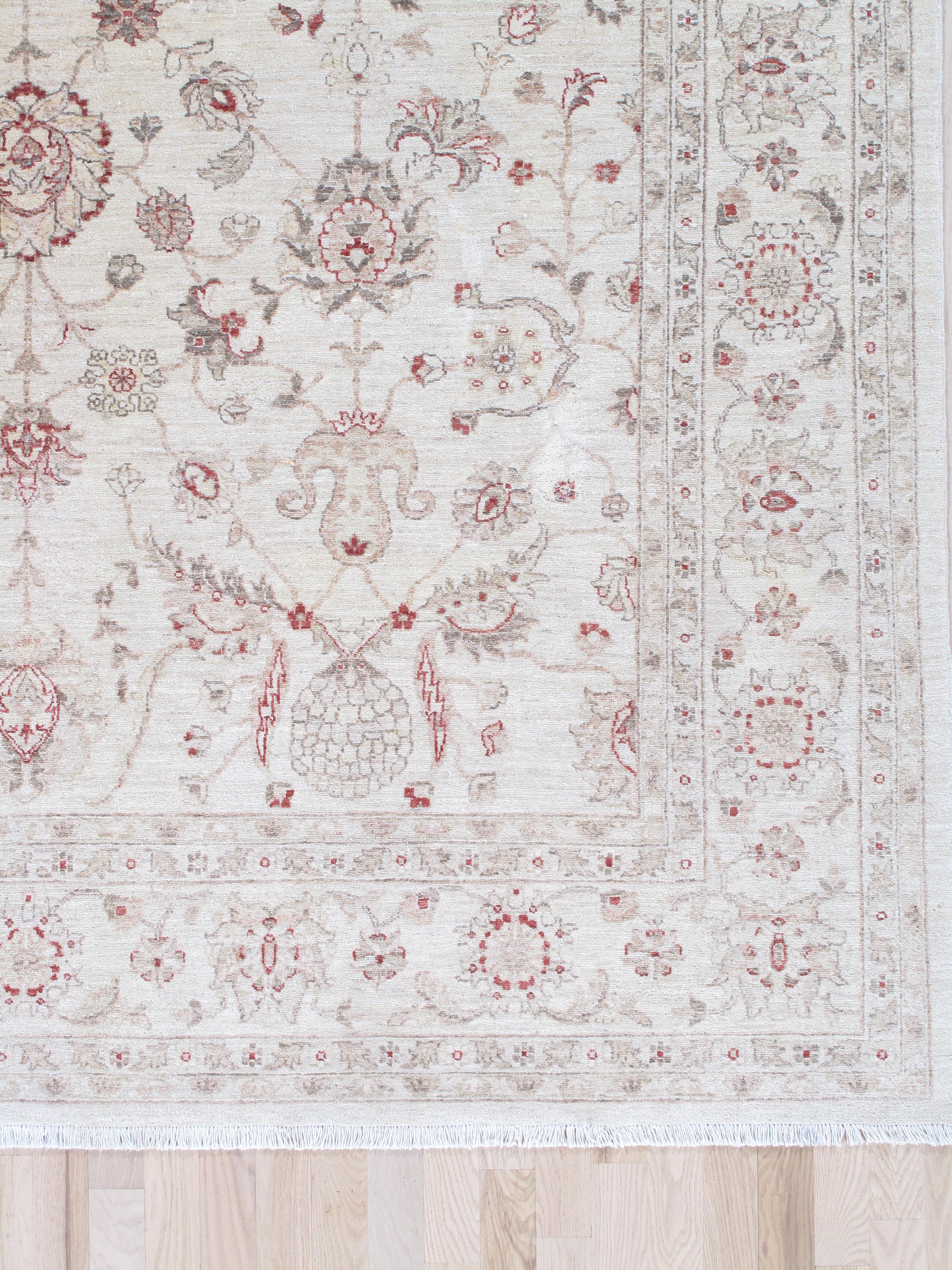 Late 20st Century Modern Peshawar Carpet, Ivory Field, Ivory Border, Gray, Coral In Good Condition For Sale In Port Washington, NY
