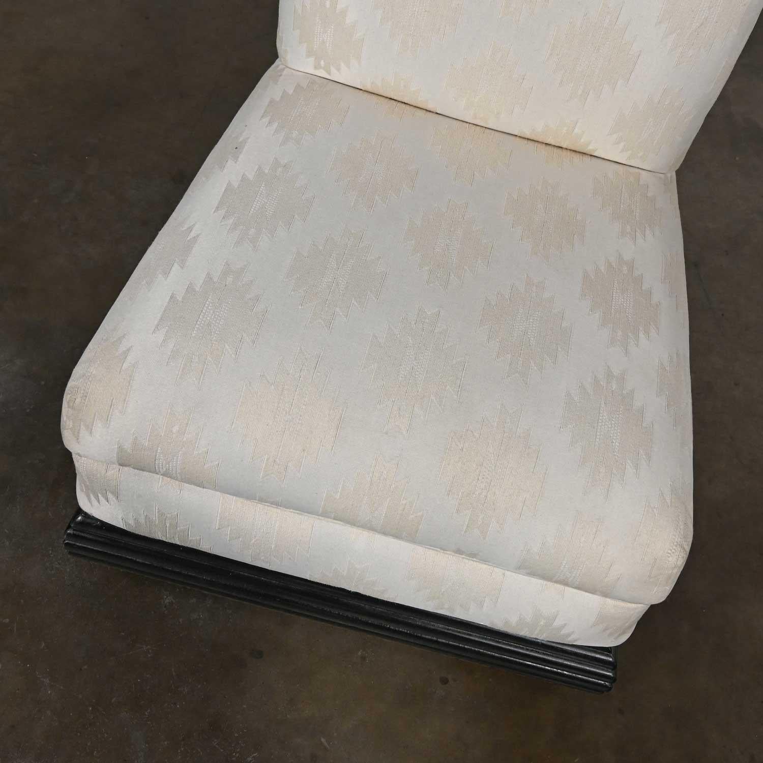 Spätes 20. Jahrhundert Art Deco Revival Off White Slipper Chair Rolled Back & Black Wood Base im Angebot 3