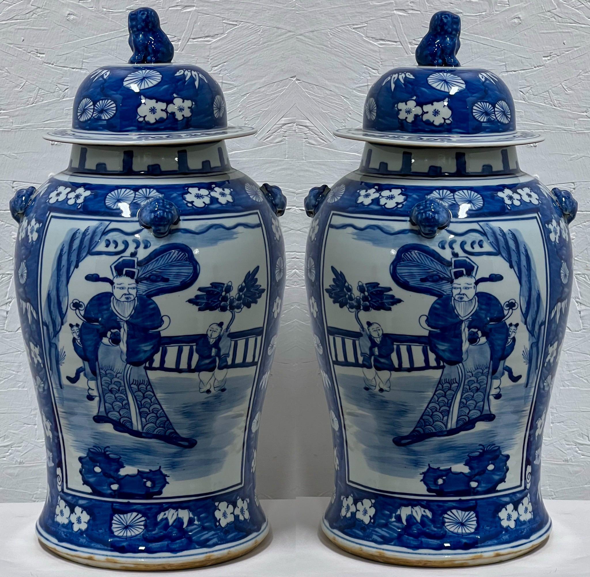 Late 20th-C. Chines Export Style Blue And White Ginger Jars With Foo Dogs, Pair In Good Condition In Kennesaw, GA