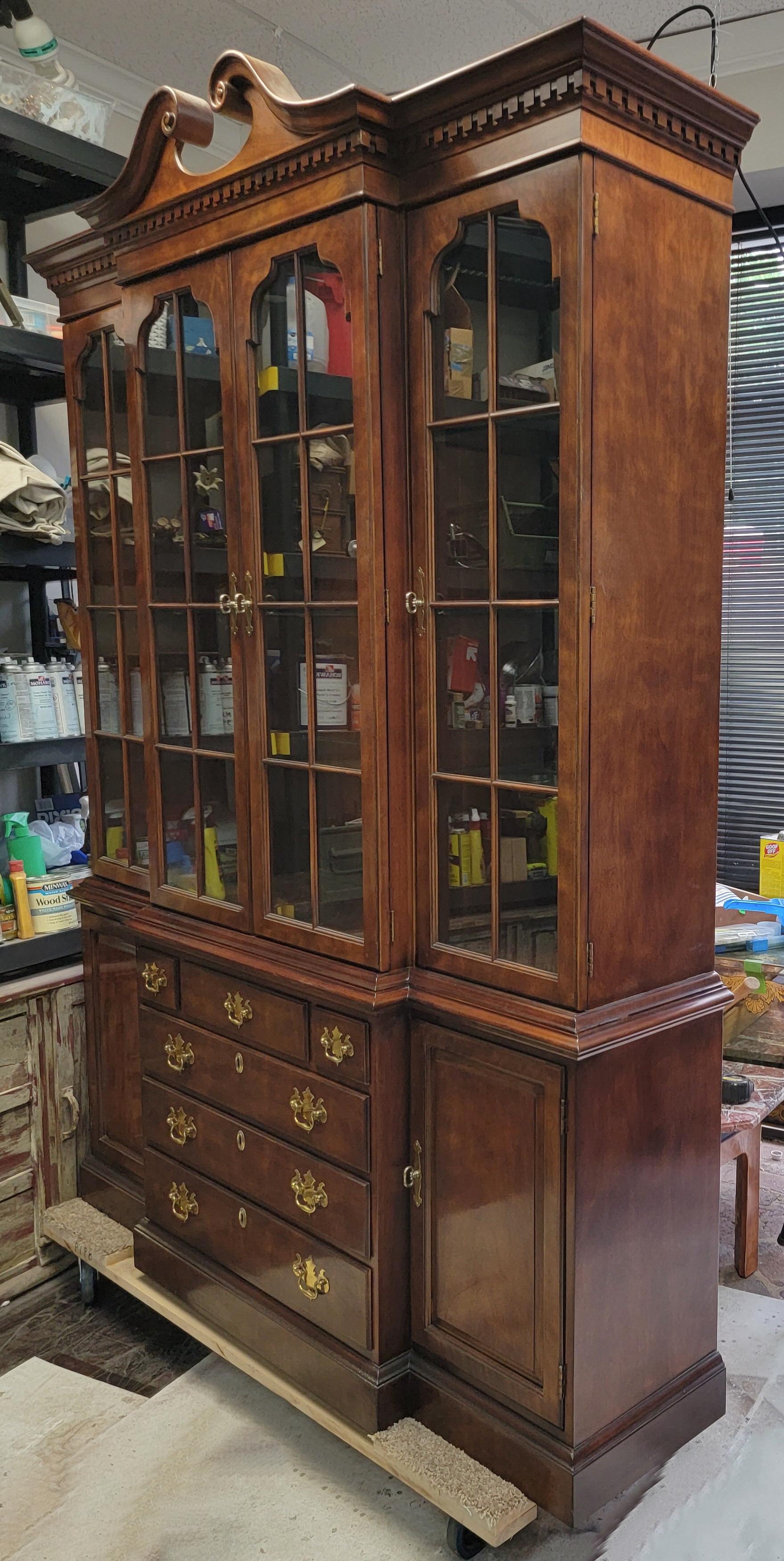 American Late 20th-C. Chinese Chippendale Style Carved Mahogany Cabinet by Henredon