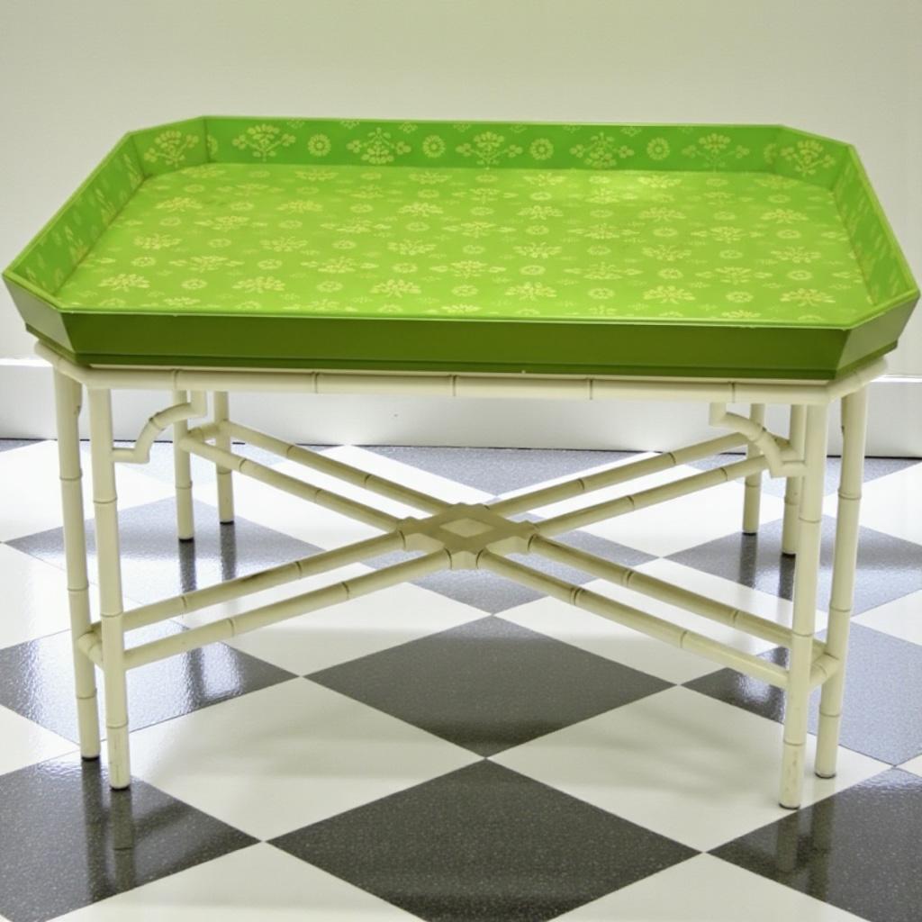 Ende 20. Chinoiserie Tablett Tisch W/ Chippendale Faux Bamboo Basis (Chinese Chippendale) im Angebot