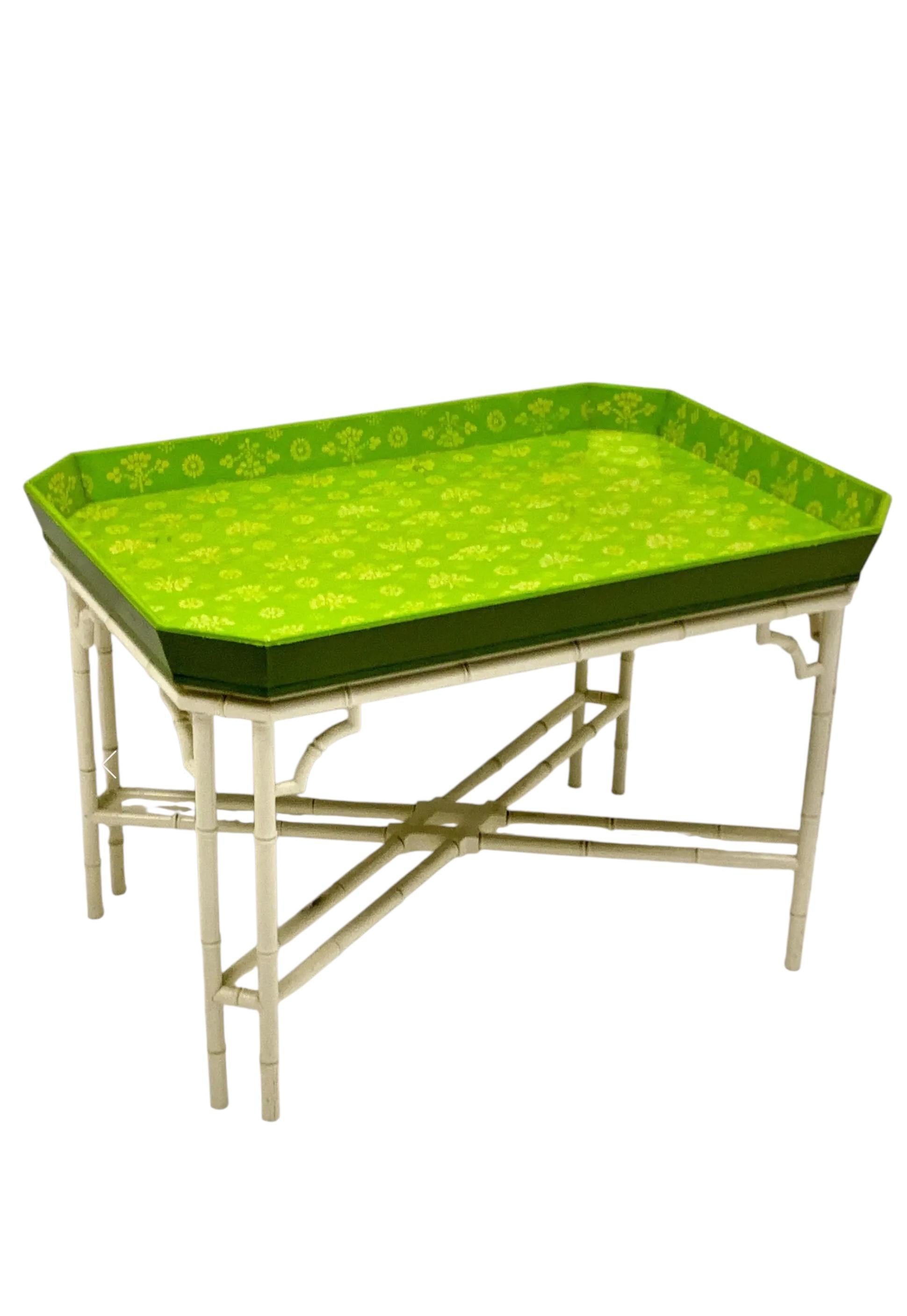Ende 20. Chinoiserie Tablett Tisch W/ Chippendale Faux Bamboo Basis im Zustand „Gut“ im Angebot in Kennesaw, GA