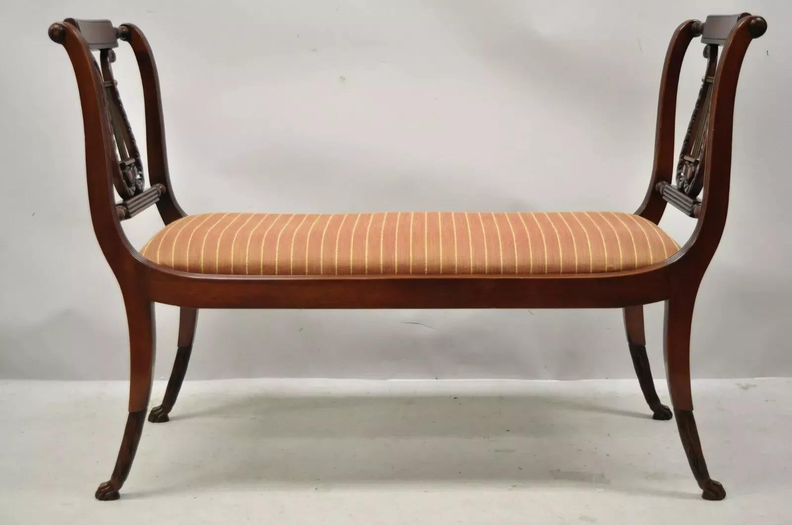 Fin C.C. Duncan Phyfe Regency Empire Style Hairy Paw Feet Brass Lyre Bench. Cet article se caractérise par des accents de 